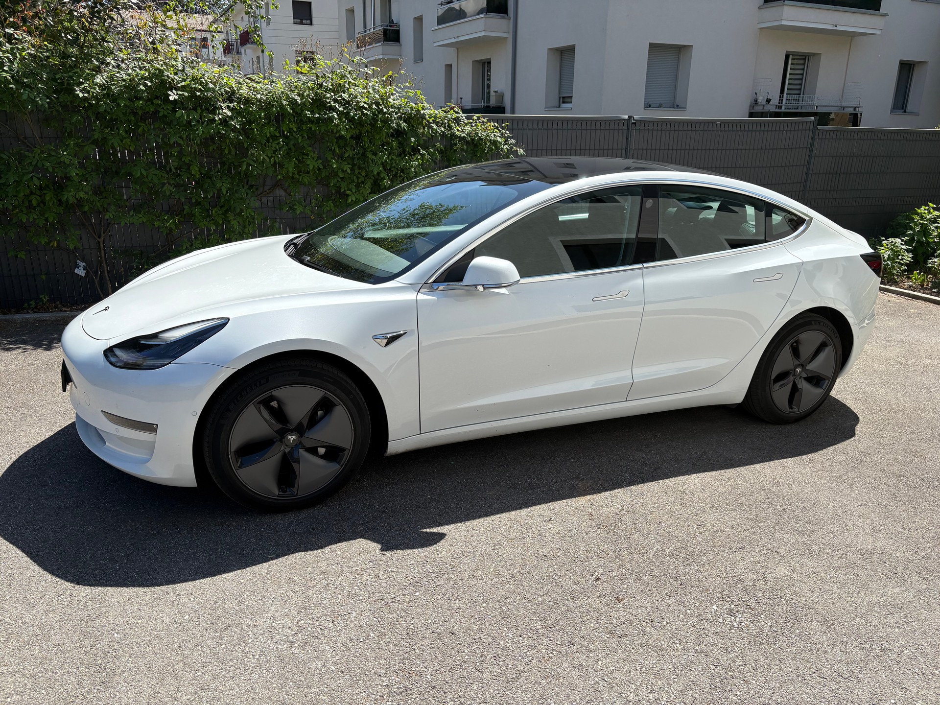TESLA AWD Long Range Dual Motor-image-1
