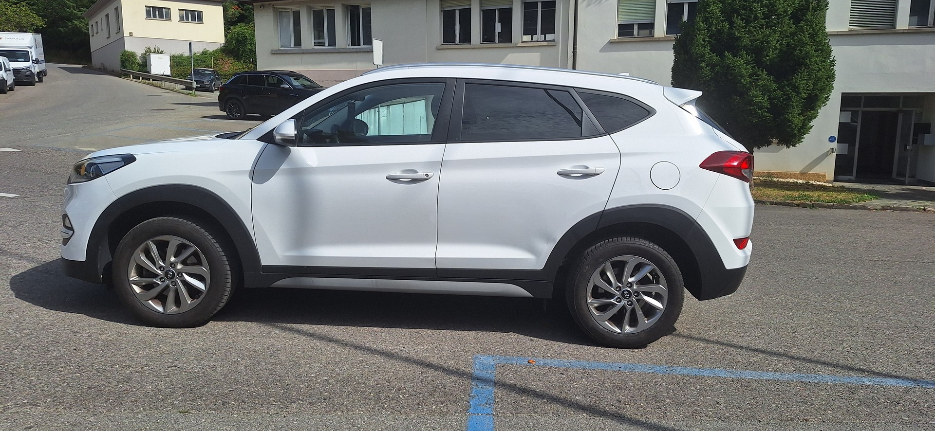 HYUNDAI Tucson 2.0 CRDI Vertex 4WD Automatic-image-3