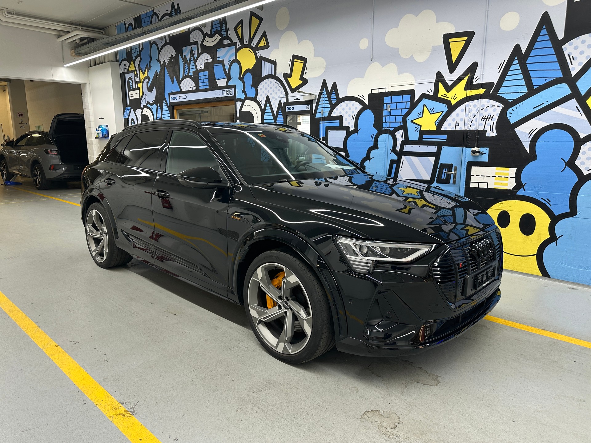 AUDI e-tron S quattro-image-0