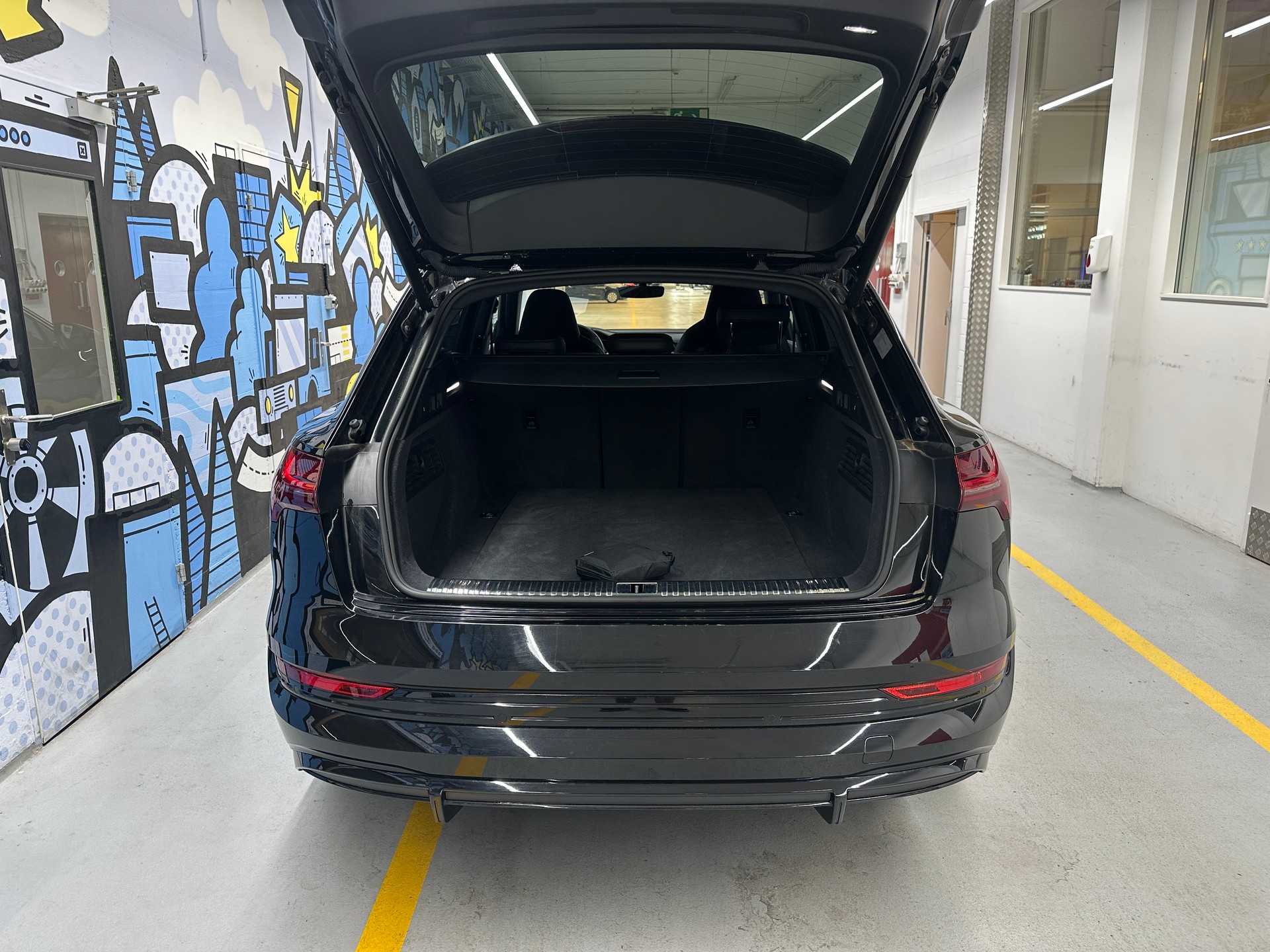 AUDI e-tron S quattro-image-5