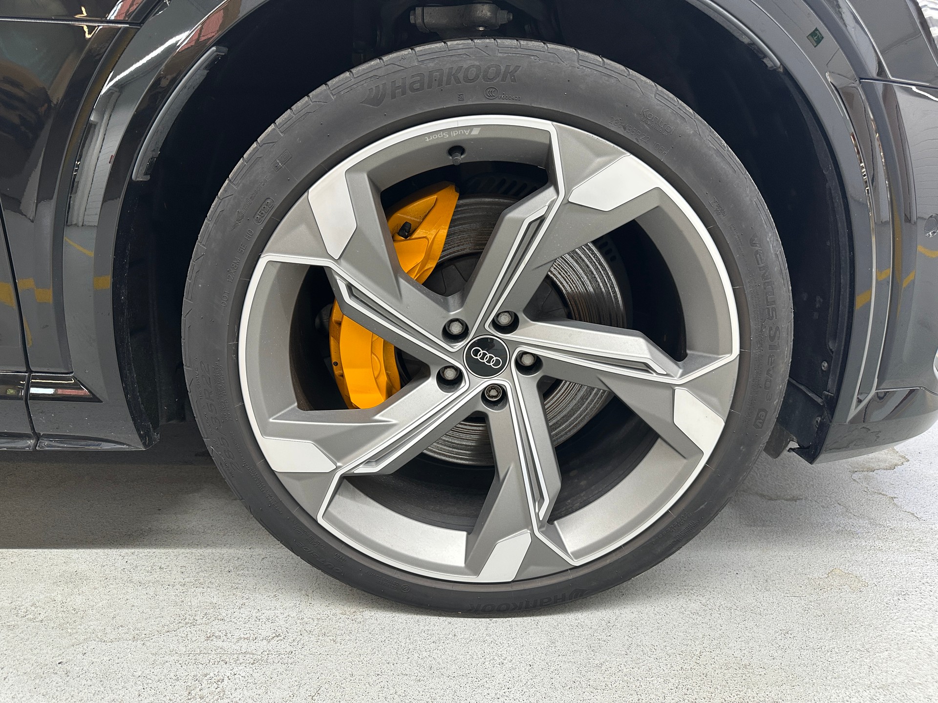 AUDI e-tron S quattro-image-6