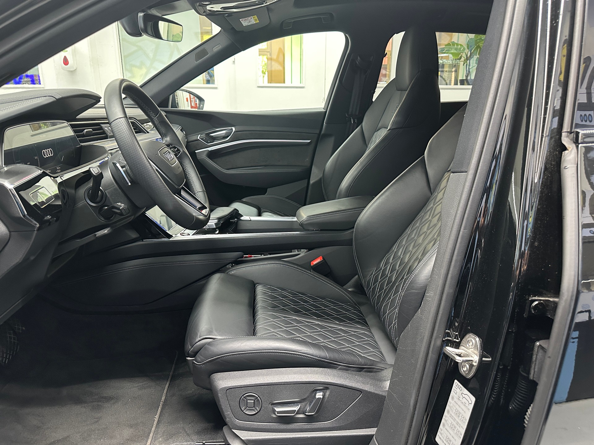 AUDI e-tron S quattro-image-7
