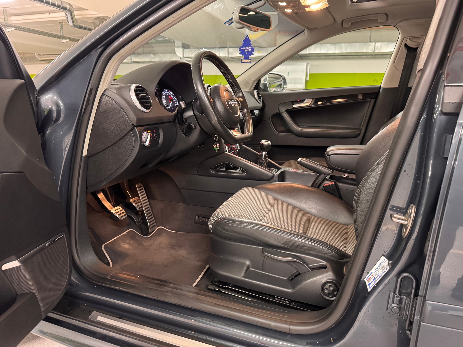 AUDI S3 Sportback 2.0 TFSI quattro-image-13