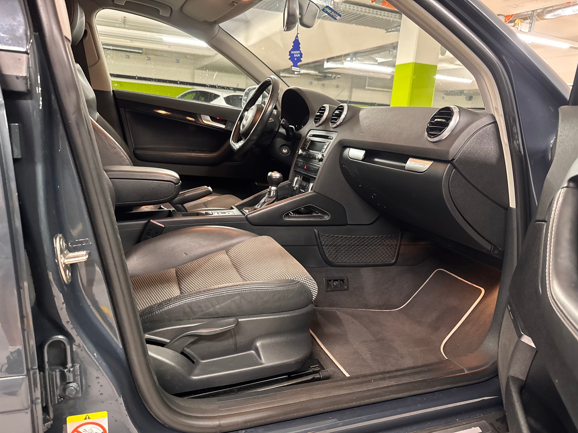 AUDI S3 Sportback 2.0 TFSI quattro-image-9
