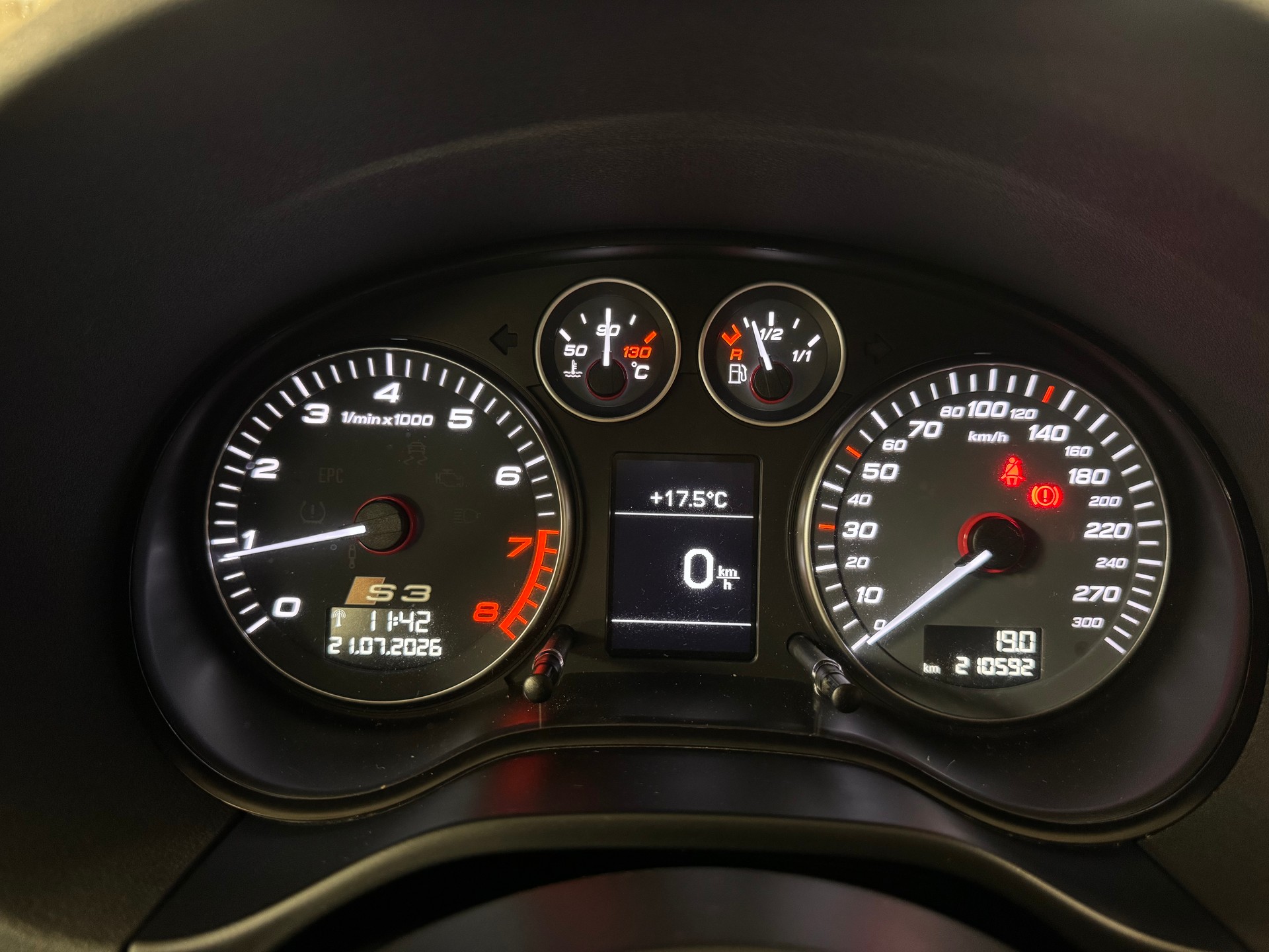 AUDI S3 Sportback 2.0 TFSI quattro-image-15