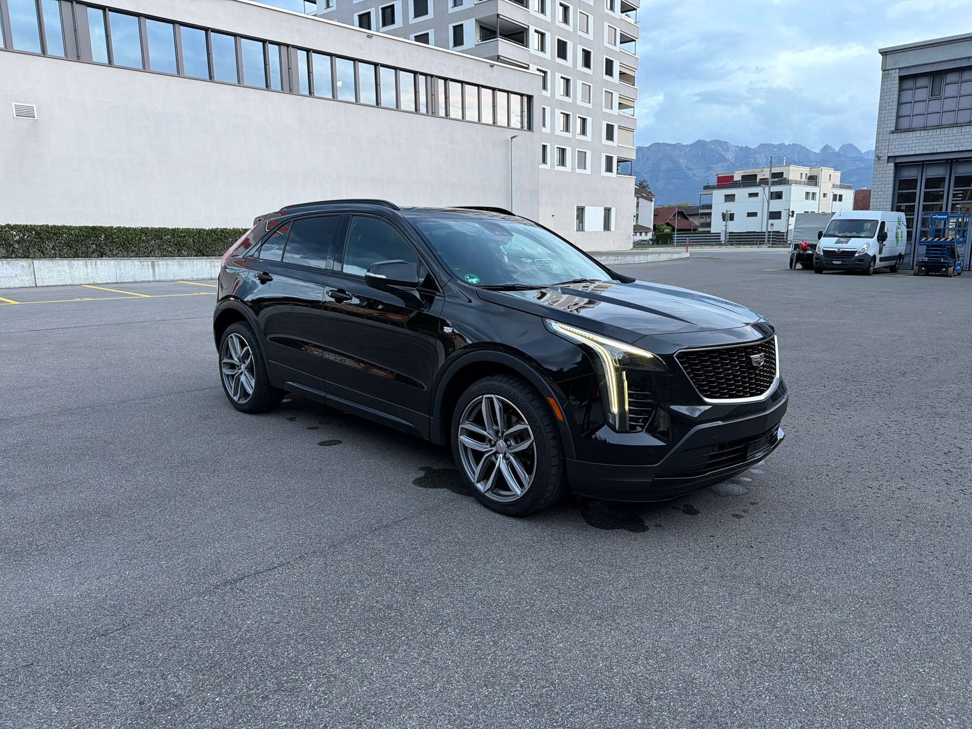 CADILLAC XT4 2.0 Launch Edition Sport AWD Automat-image-7
