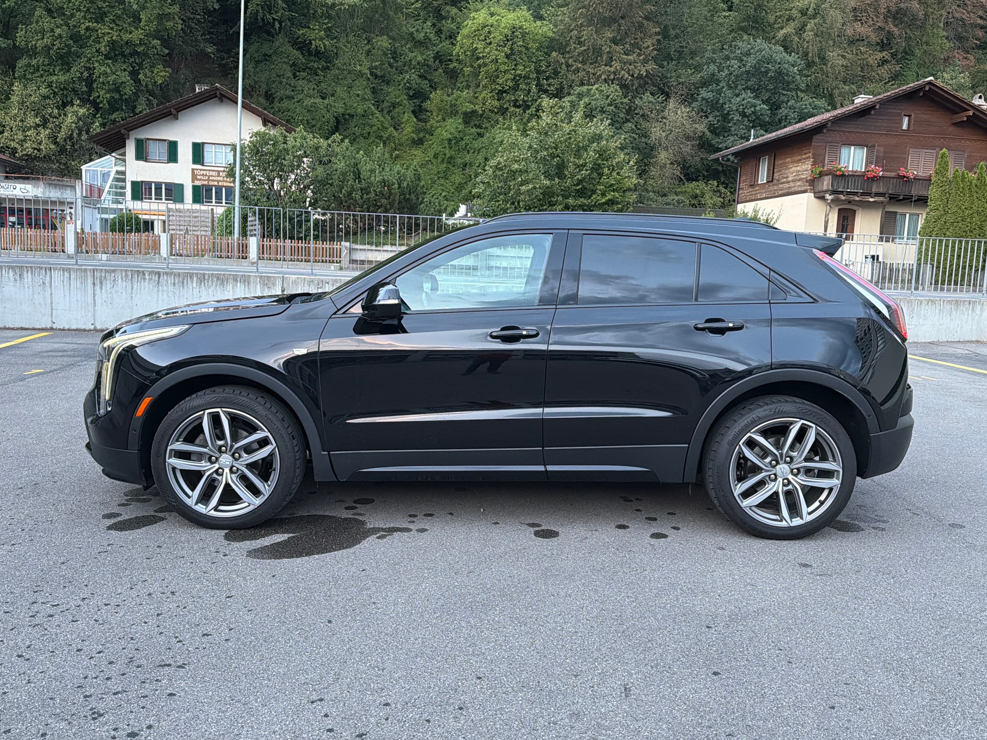 CADILLAC XT4 2.0 Launch Edition Sport AWD Automat-image-2