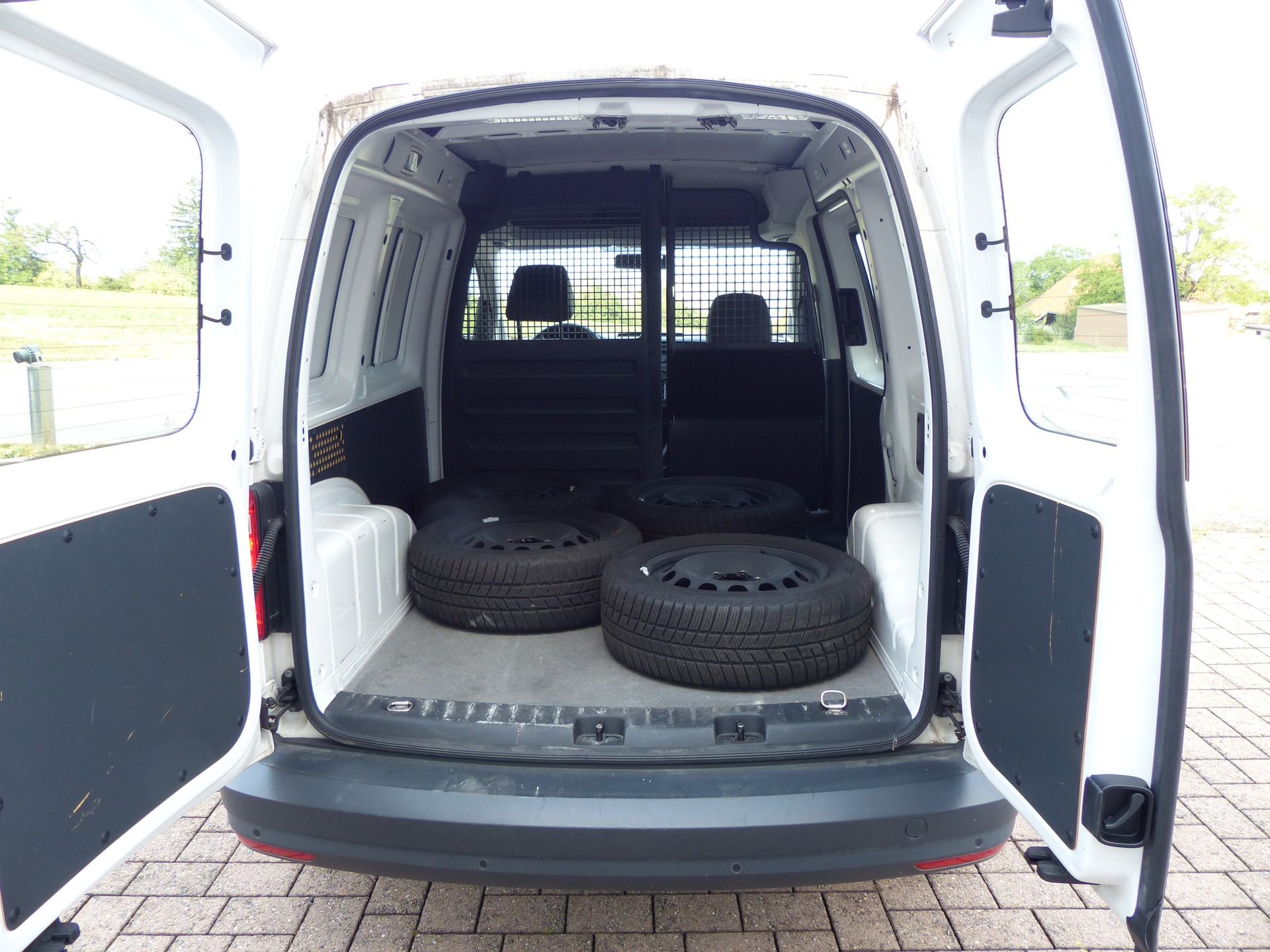 VW Caddy 2.0TDI BlueMotion Technology DSG-image-9