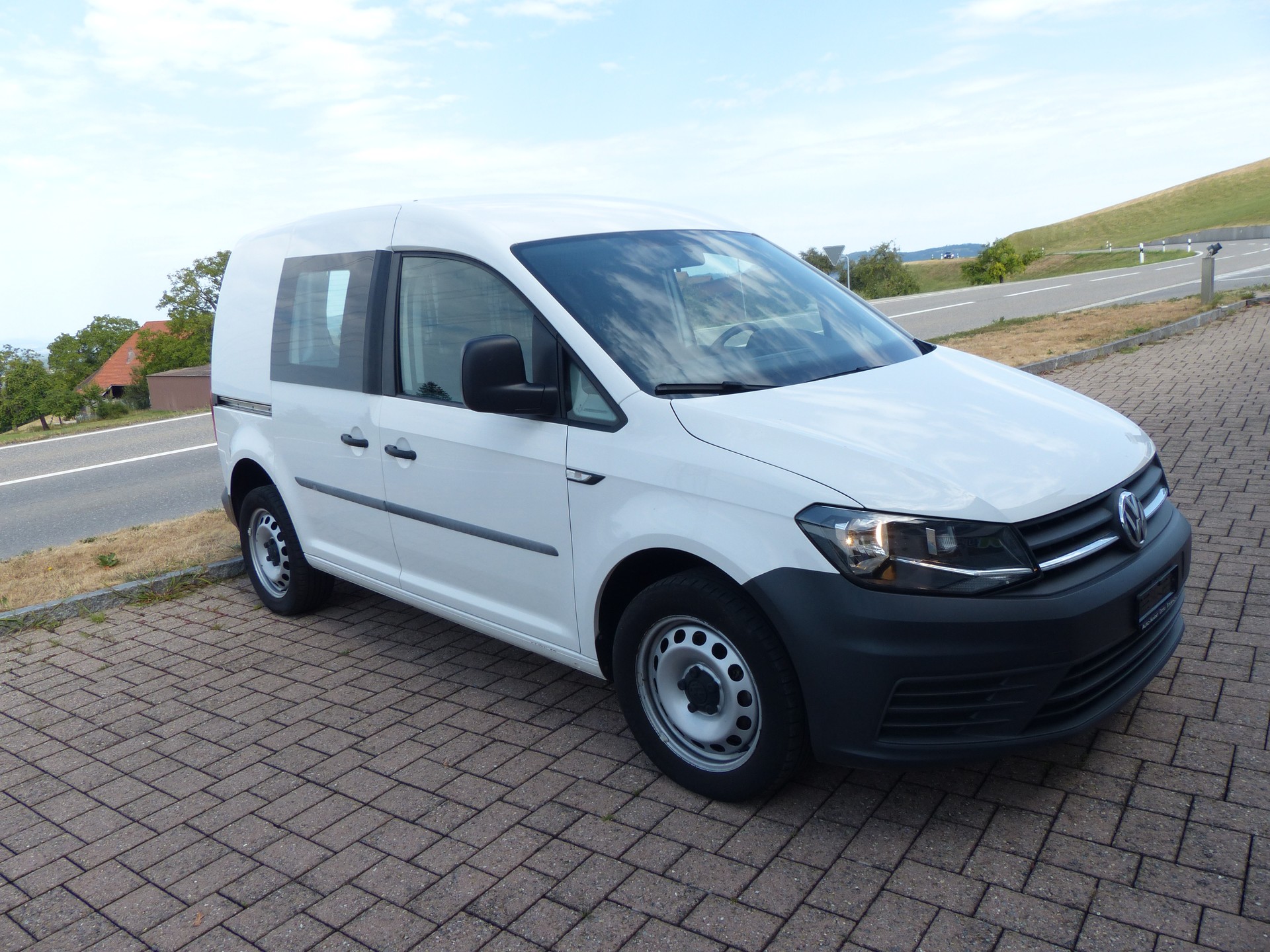VW Caddy 2.0TDI BlueMotion Technology DSG-image-0
