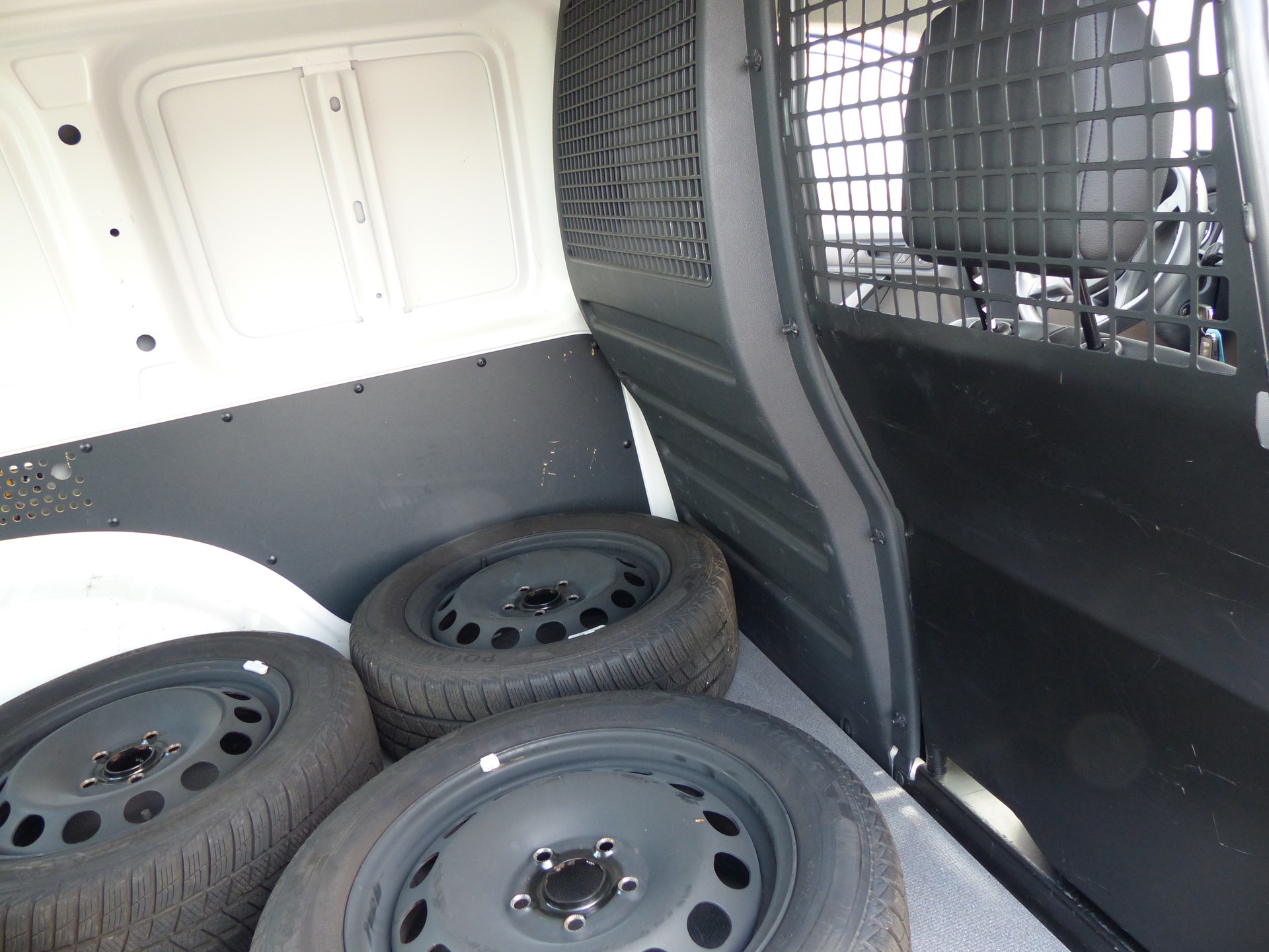 VW Caddy 2.0TDI BlueMotion Technology DSG-image-13