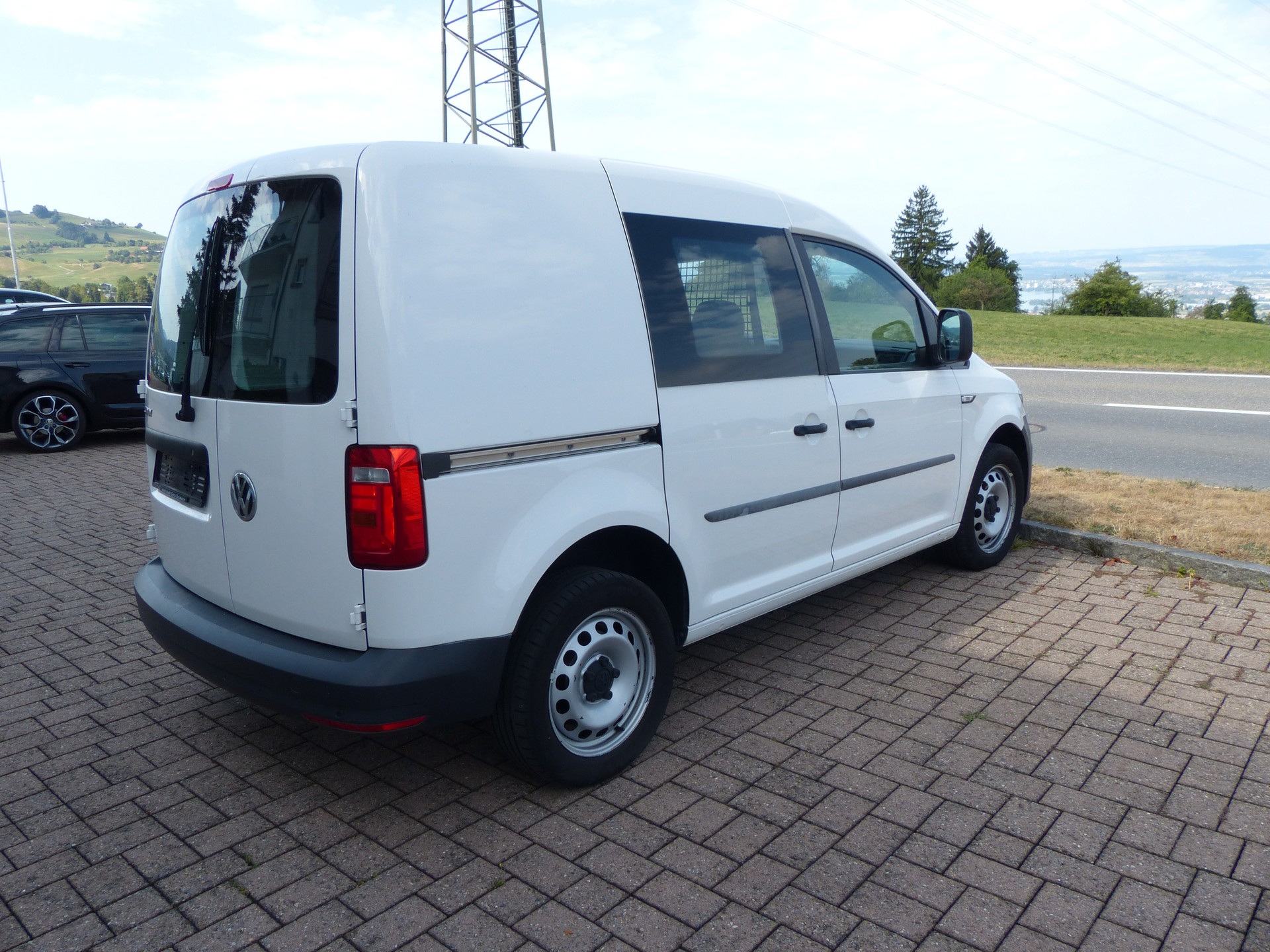 VW Caddy 2.0TDI BlueMotion Technology DSG-image-8