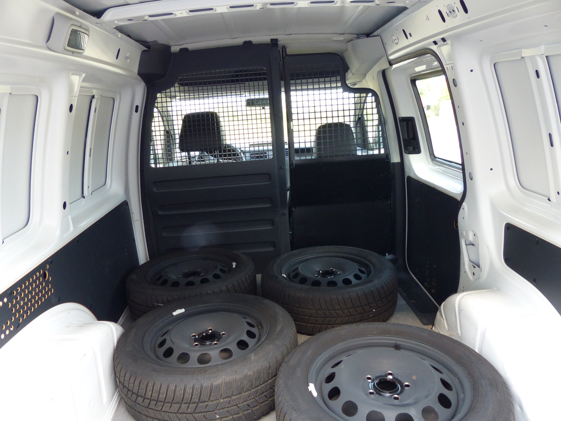 VW Caddy 2.0TDI BlueMotion Technology DSG-image-10