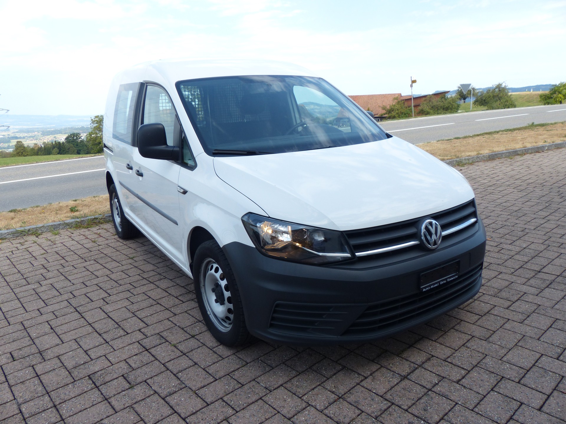 VW Caddy 2.0TDI BlueMotion Technology DSG-image-1