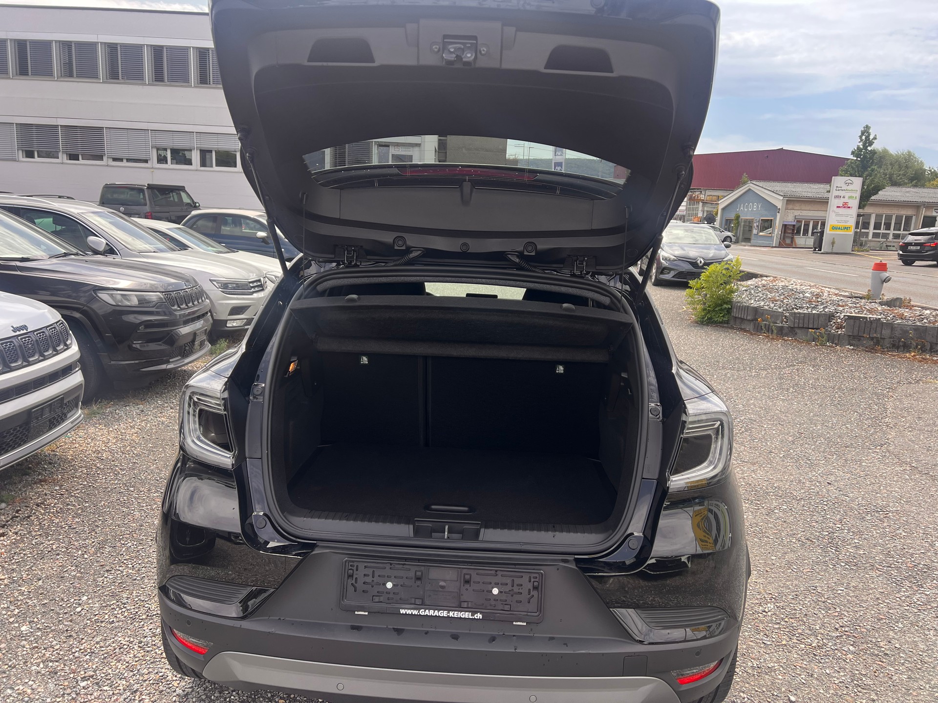 RENAULT Captur 1.3 TCe Esprit Alpine EDC-image-8