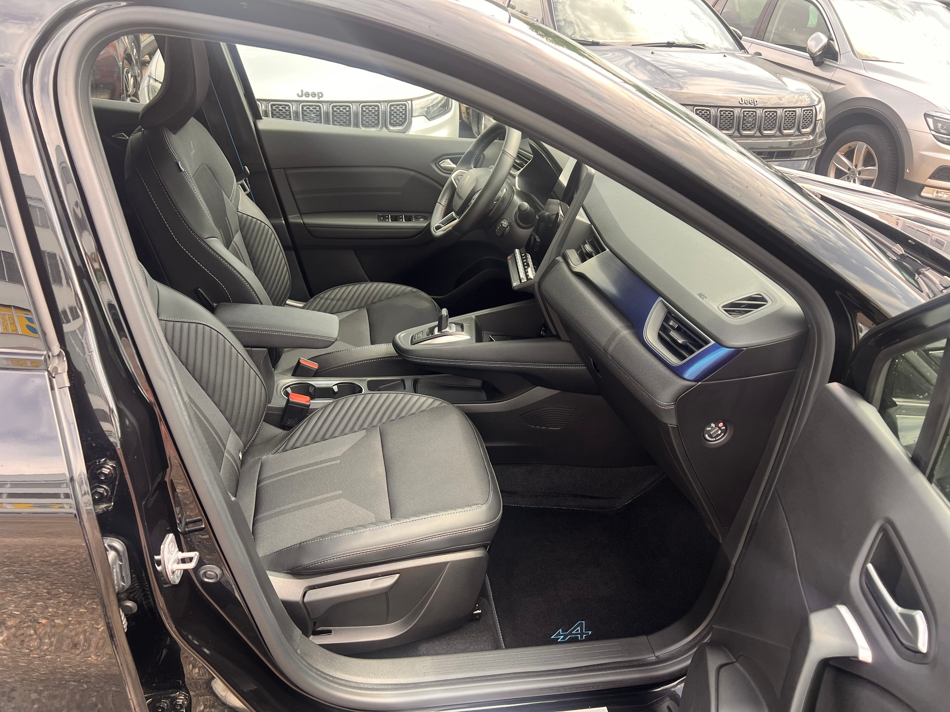 RENAULT Captur 1.3 TCe Esprit Alpine EDC-image-11