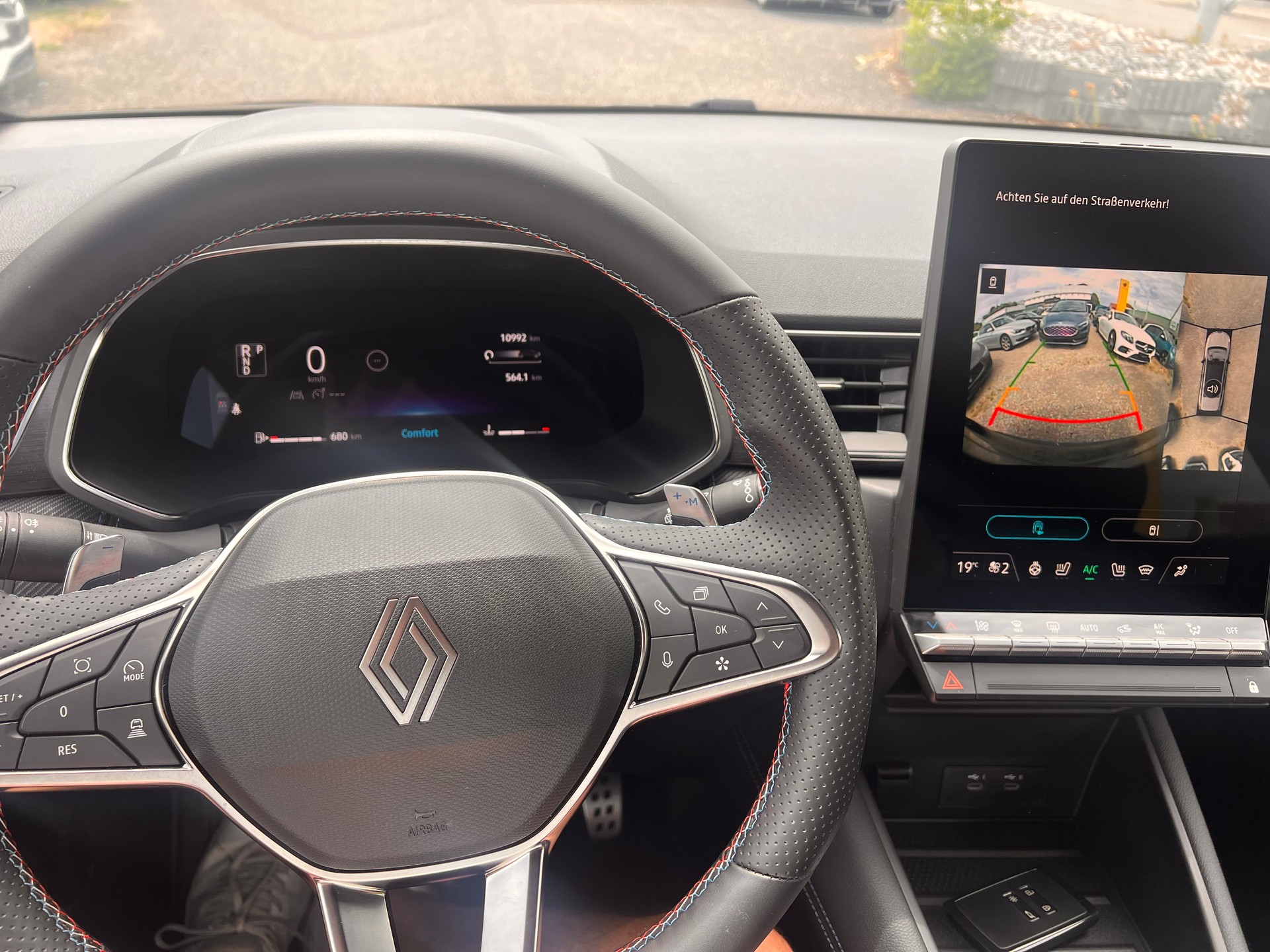 RENAULT Captur 1.3 TCe Esprit Alpine EDC-image-14
