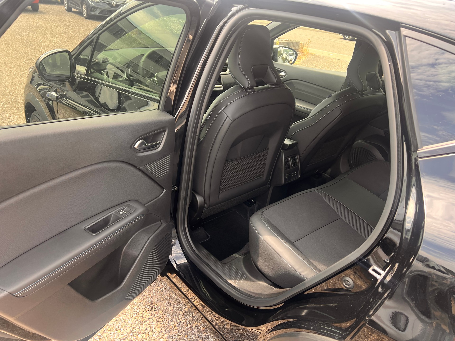 RENAULT Captur 1.3 TCe Esprit Alpine EDC-image-12