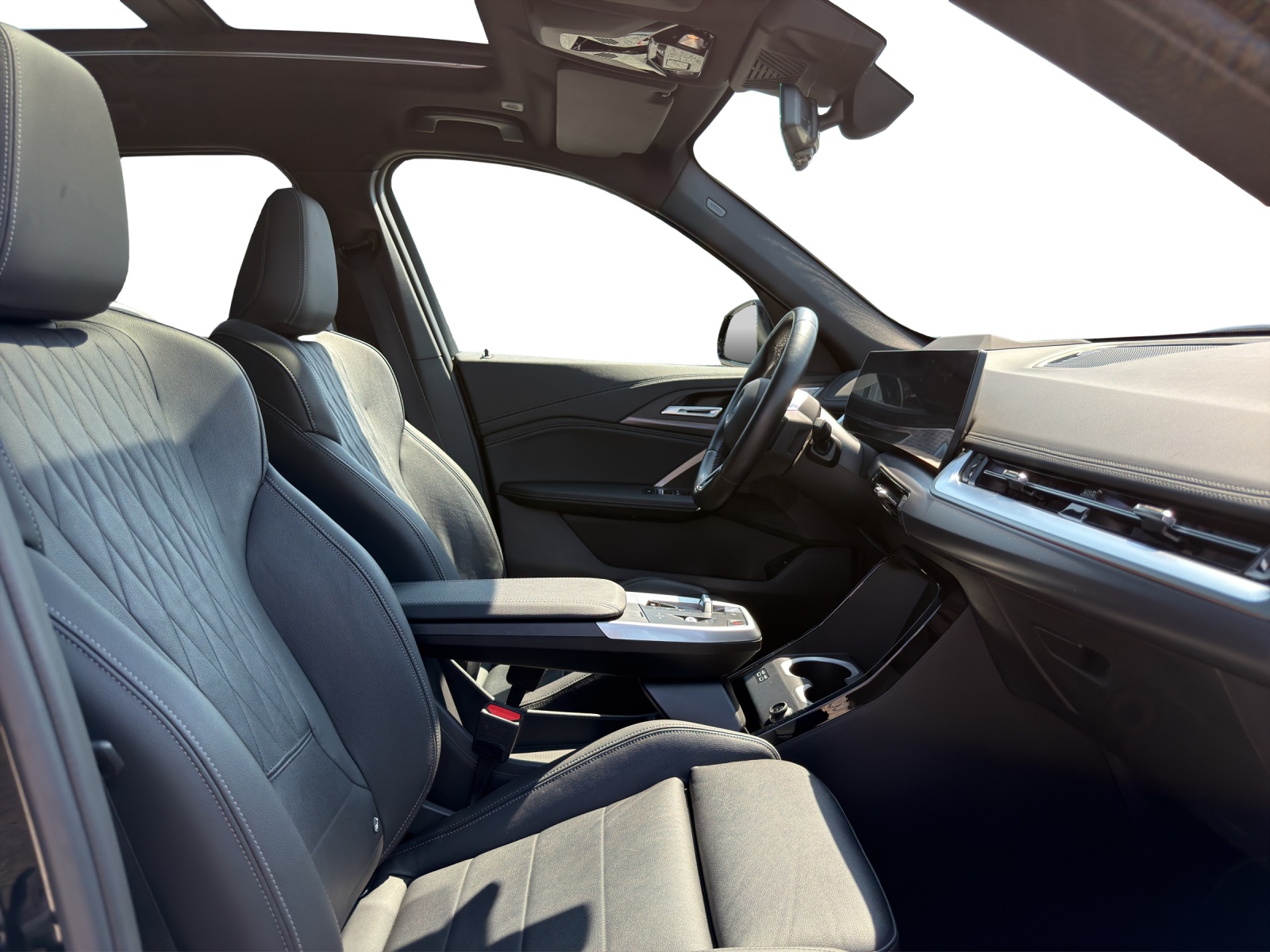 BMW iX1 xDrive 30 M Sport-image-14