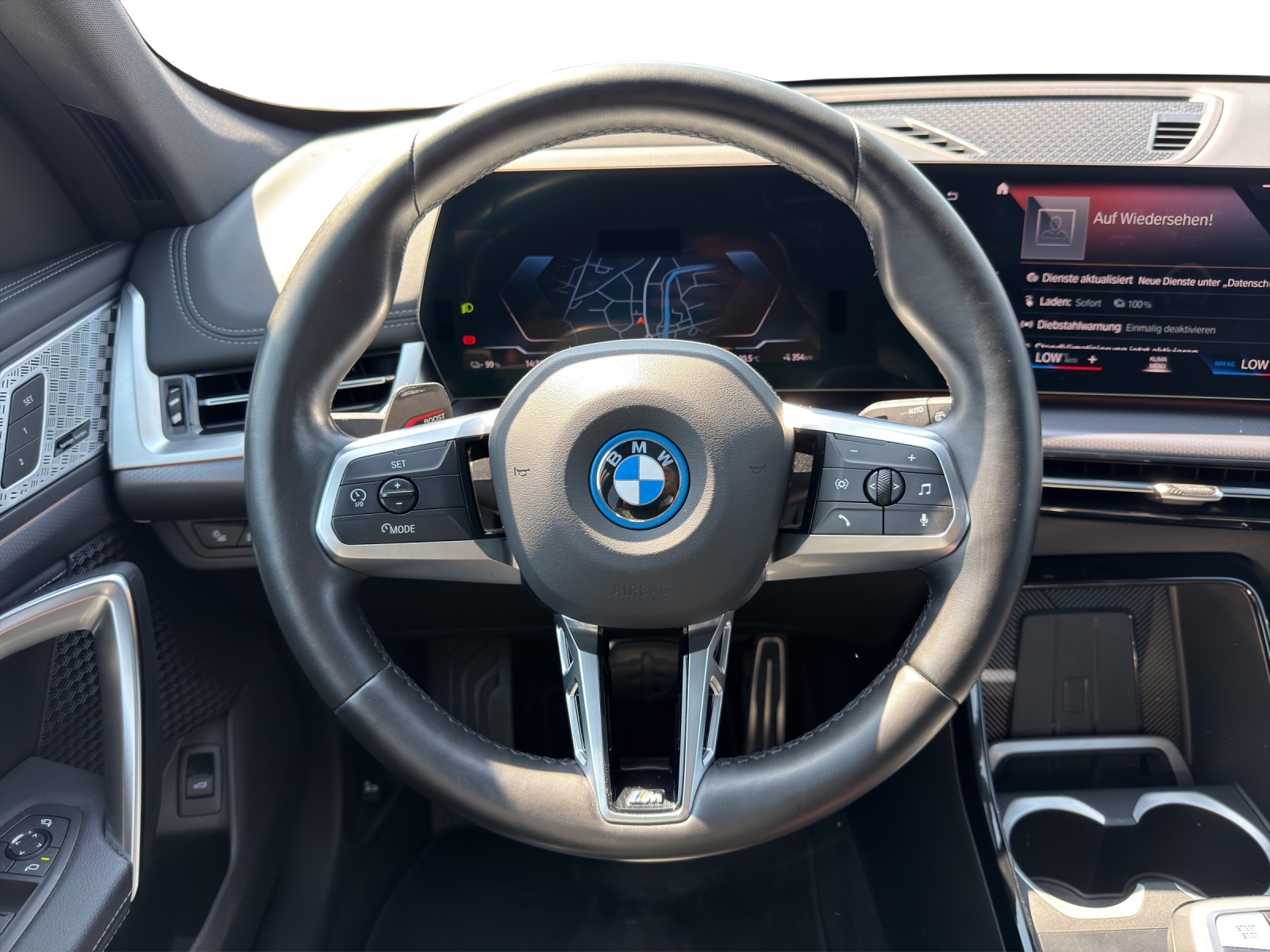 BMW iX1 xDrive 30 M Sport-image-10