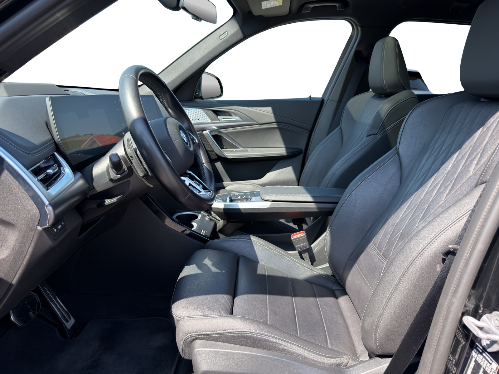 BMW iX1 xDrive 30 M Sport-image-8