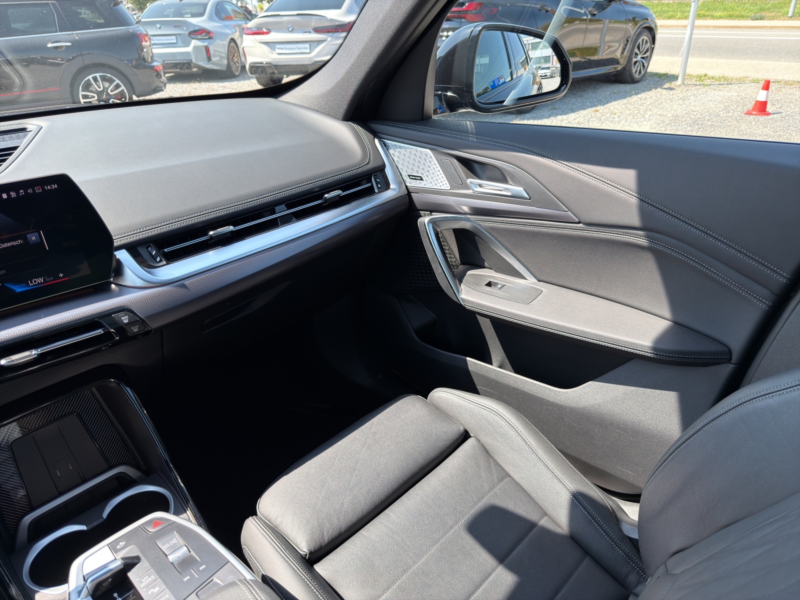BMW iX1 xDrive 30 M Sport-image-16