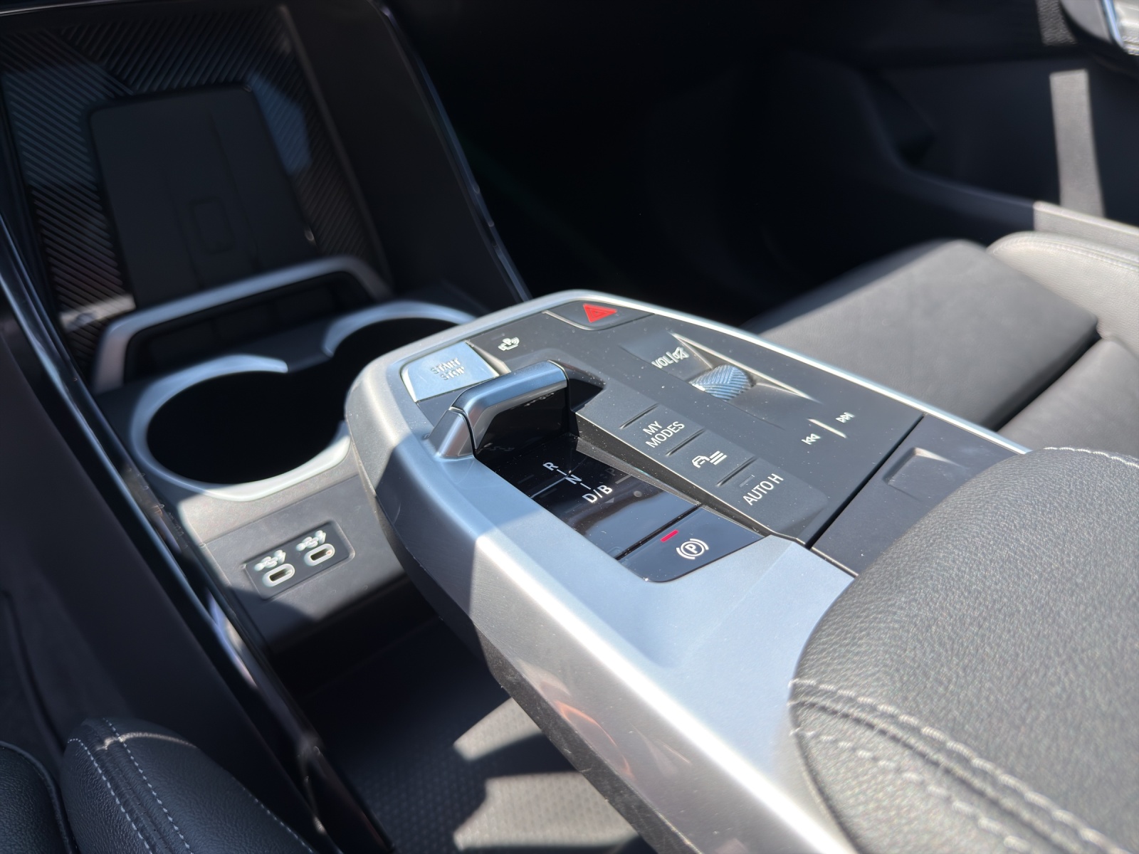 BMW iX1 xDrive 30 M Sport-image-25