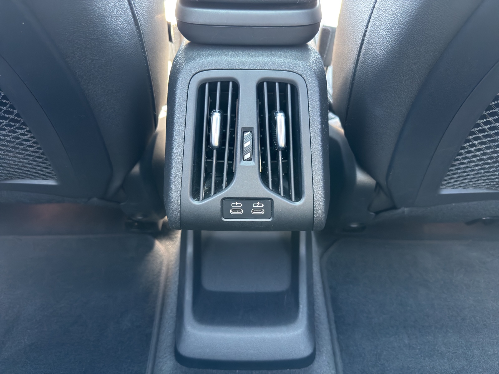 BMW iX1 xDrive 30 M Sport-image-22