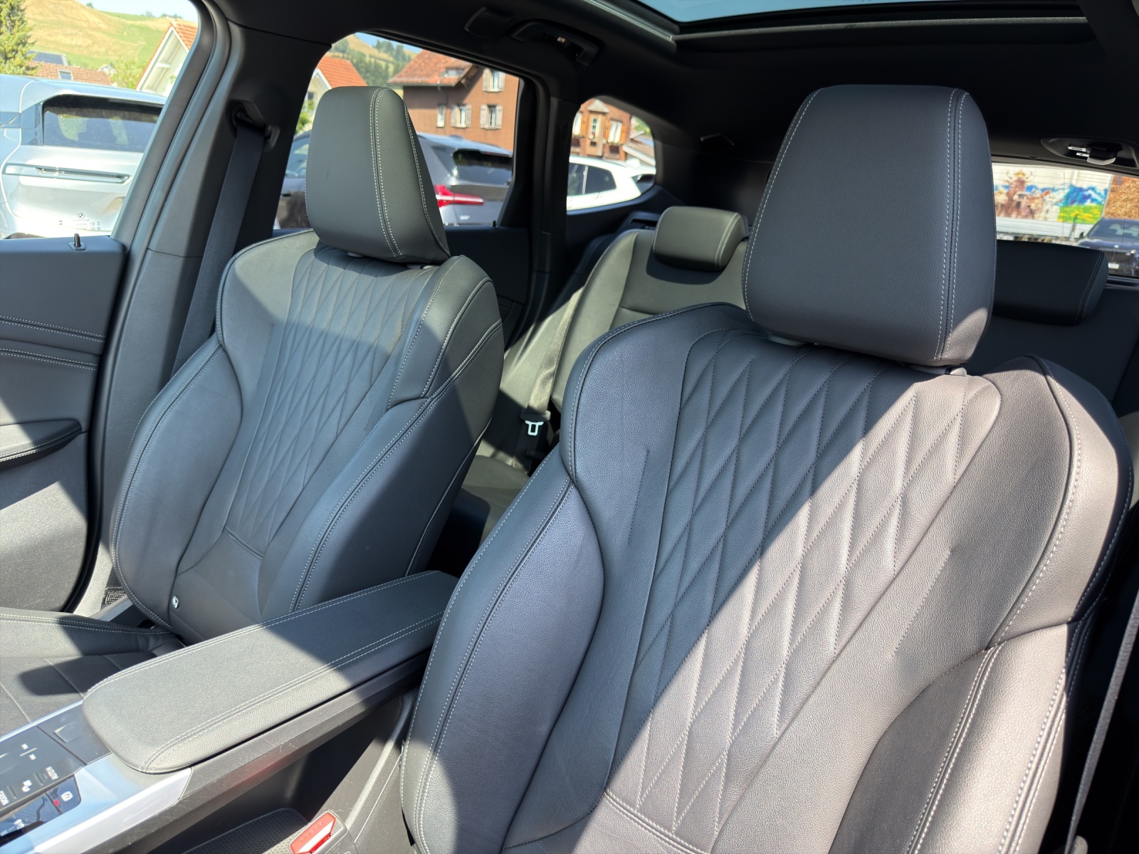 BMW iX1 xDrive 30 M Sport-image-19