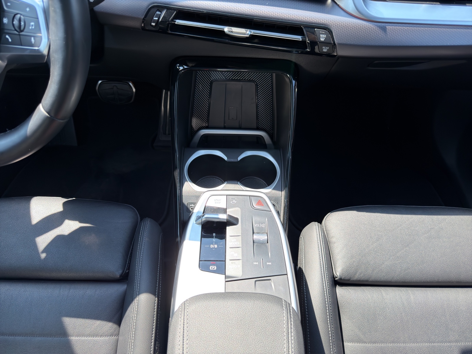 BMW iX1 xDrive 30 M Sport-image-12