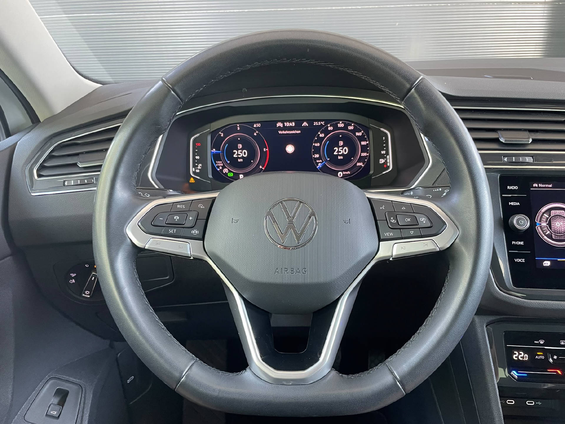 VW Tiguan 2.0 TDI SCR Elegance DSG-image-7