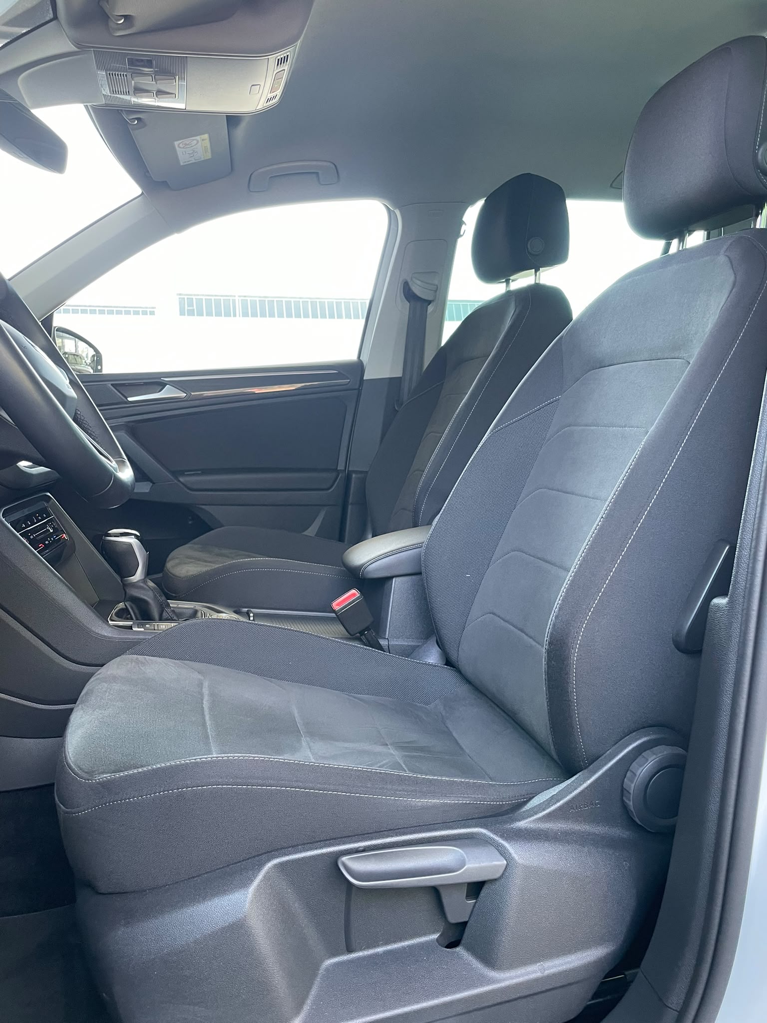 VW Tiguan 2.0 TDI SCR Elegance DSG-image-5