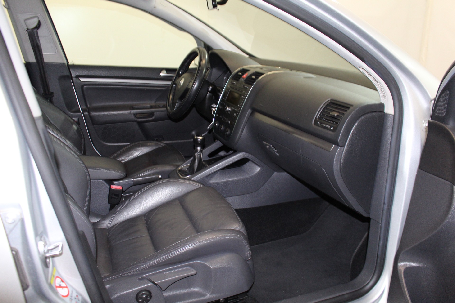 VW Golf V 2.0 TDI DPF Comfl. 4motion-image-10