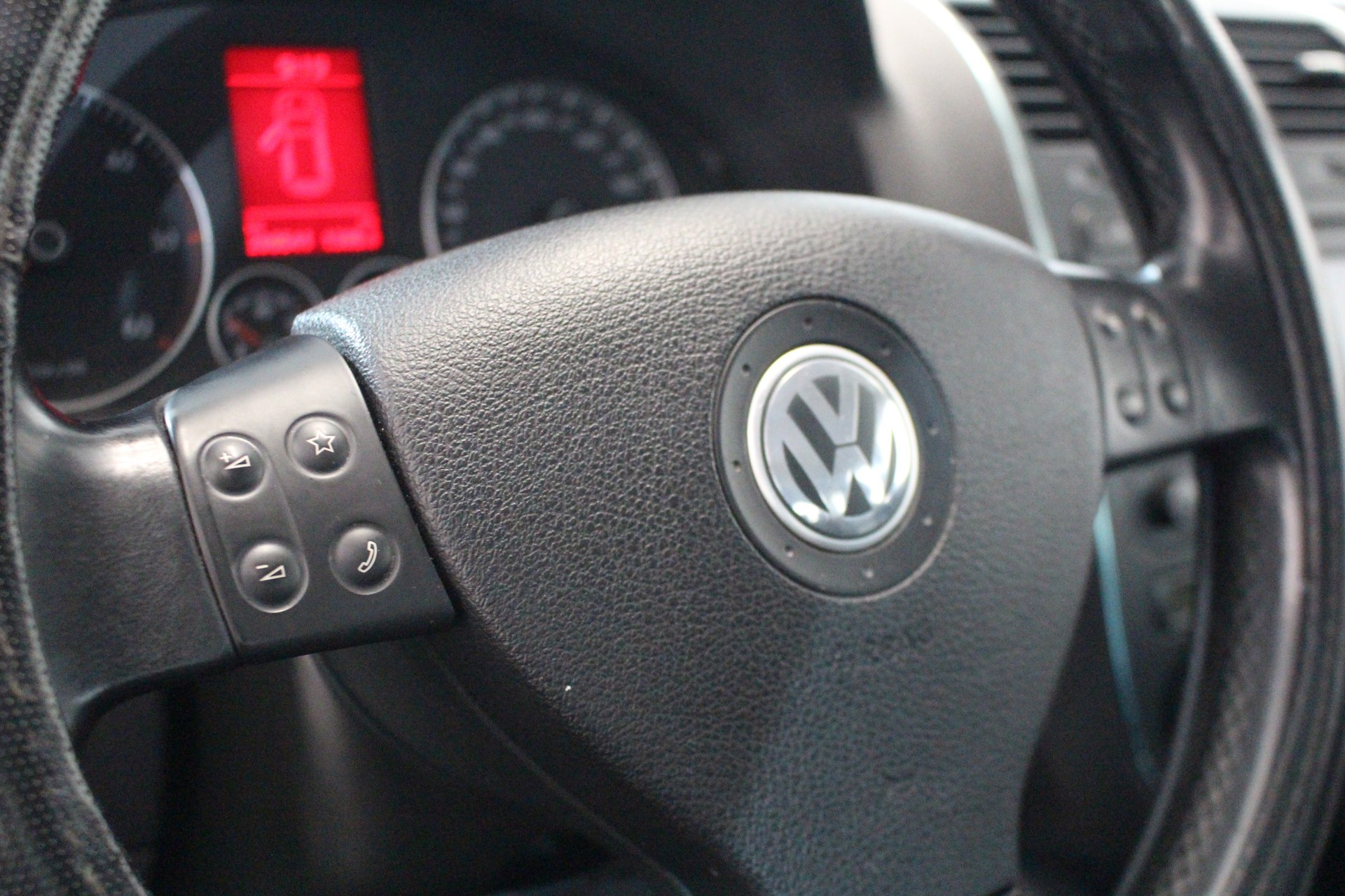 VW Golf V 2.0 TDI DPF Comfl. 4motion-image-13