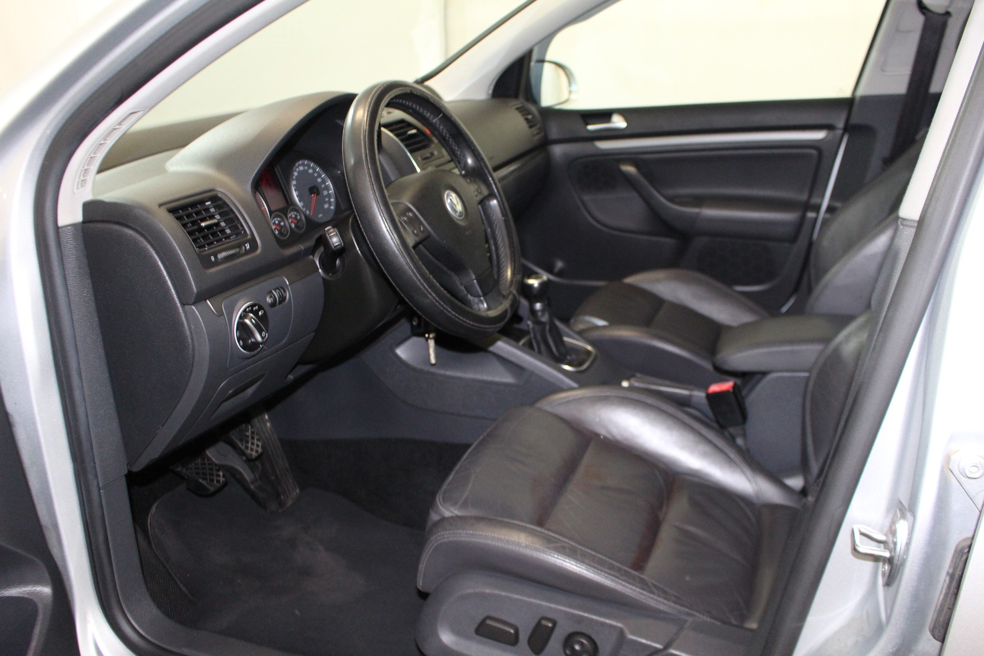 VW Golf V 2.0 TDI DPF Comfl. 4motion-image-6