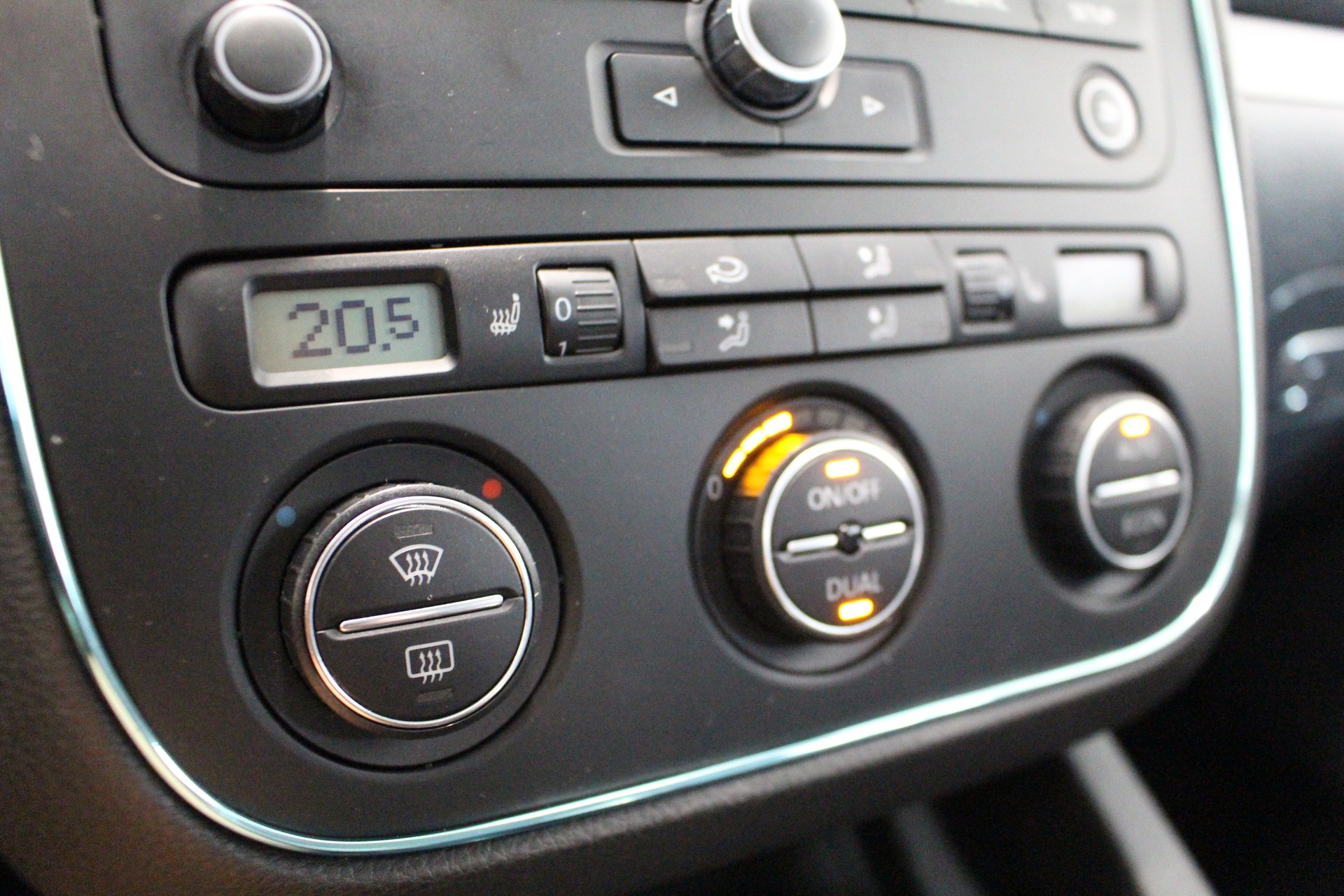 VW Golf V 2.0 TDI DPF Comfl. 4motion-image-15