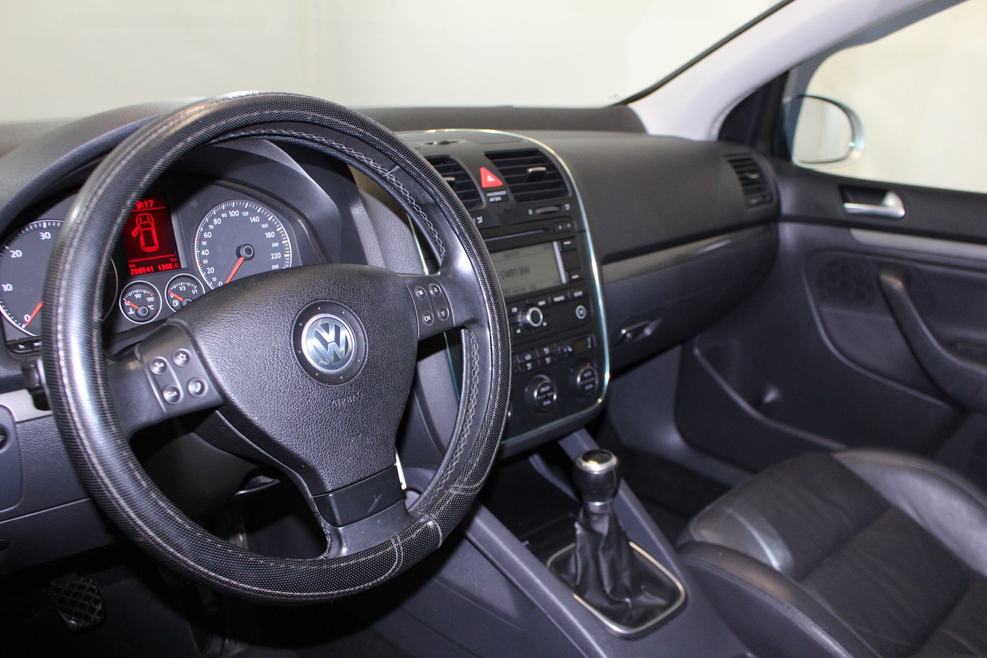 VW Golf V 2.0 TDI DPF Comfl. 4motion-image-11