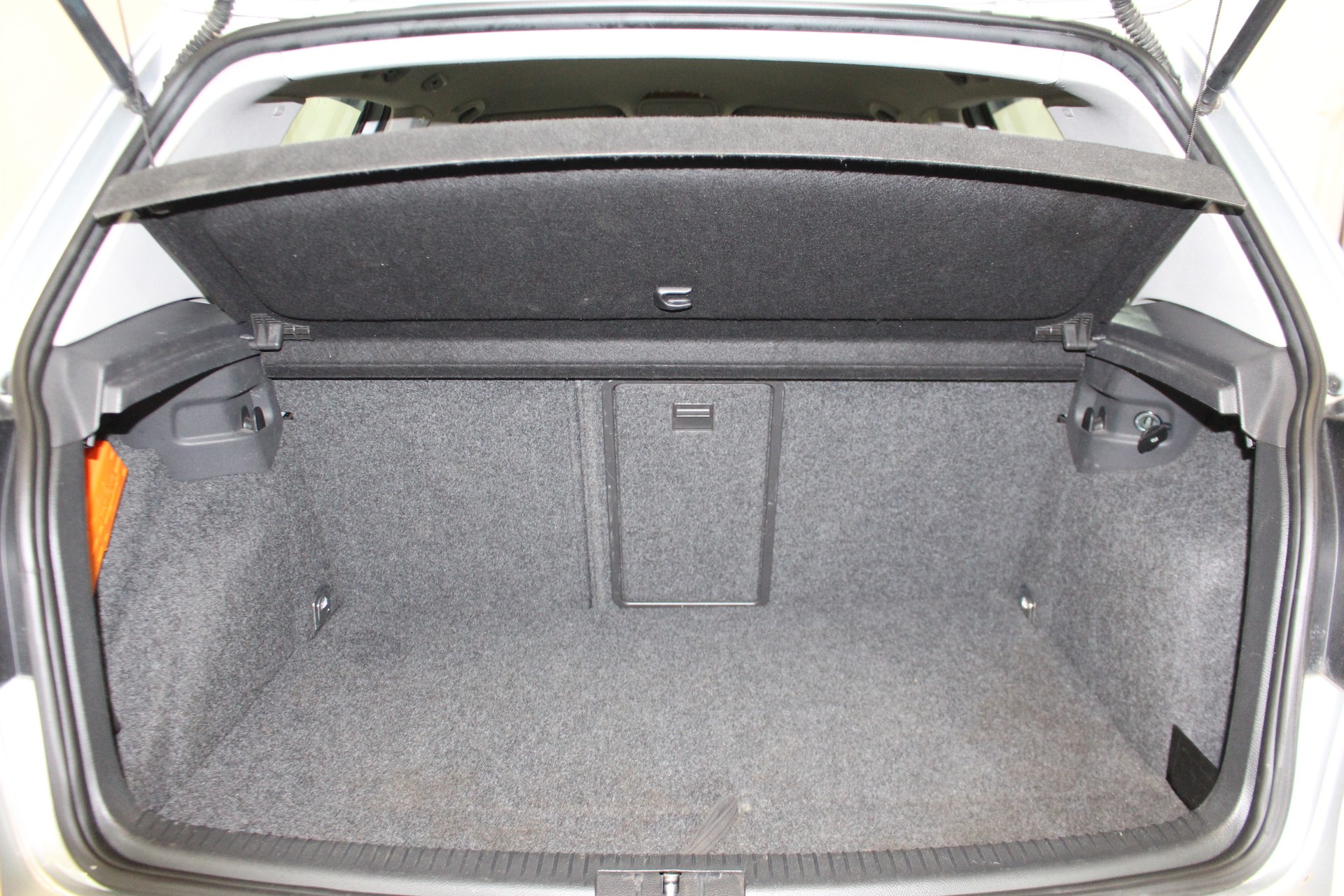 VW Golf V 2.0 TDI DPF Comfl. 4motion-image-8