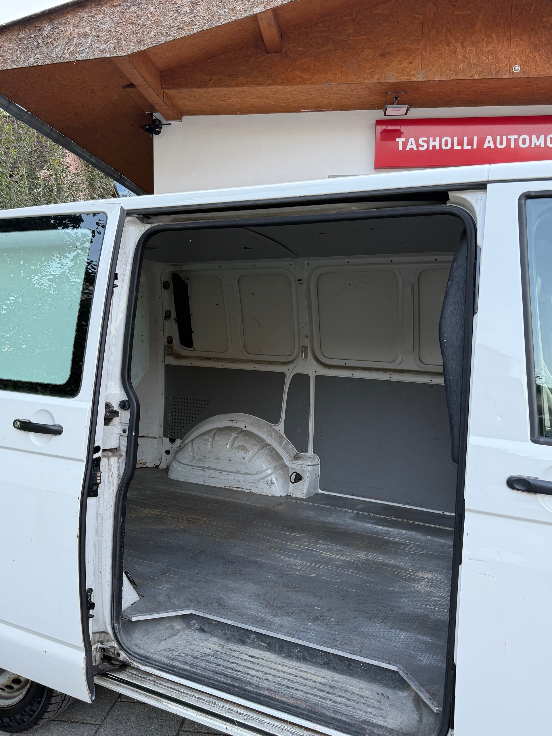 VW T5 2.0 TDI-image-8
