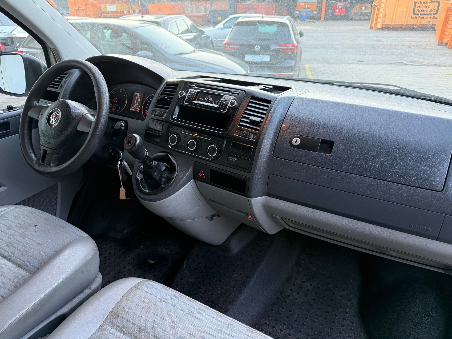 VW T5 2.0 TDI-image-10