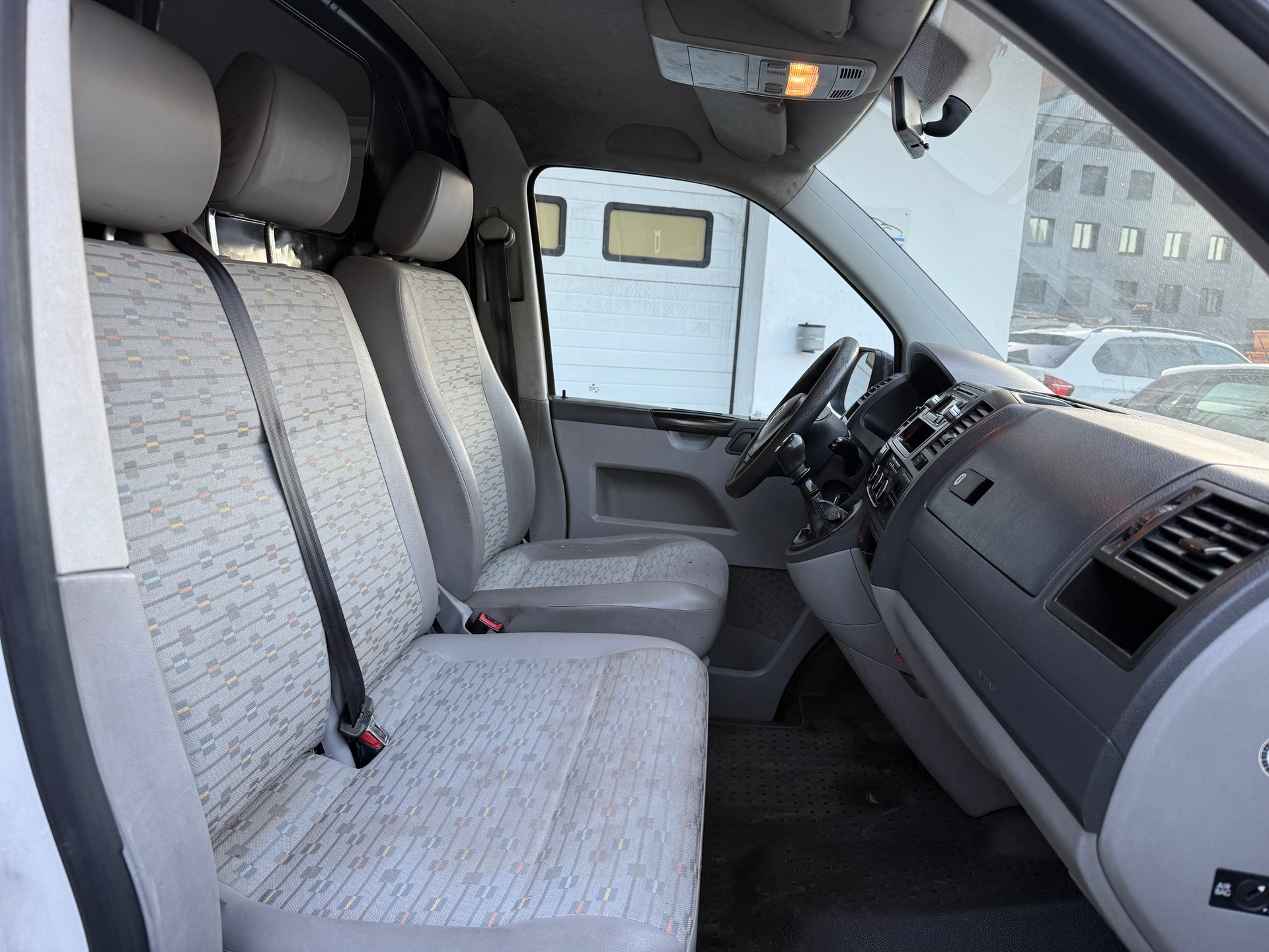 VW T5 2.0 TDI-image-11