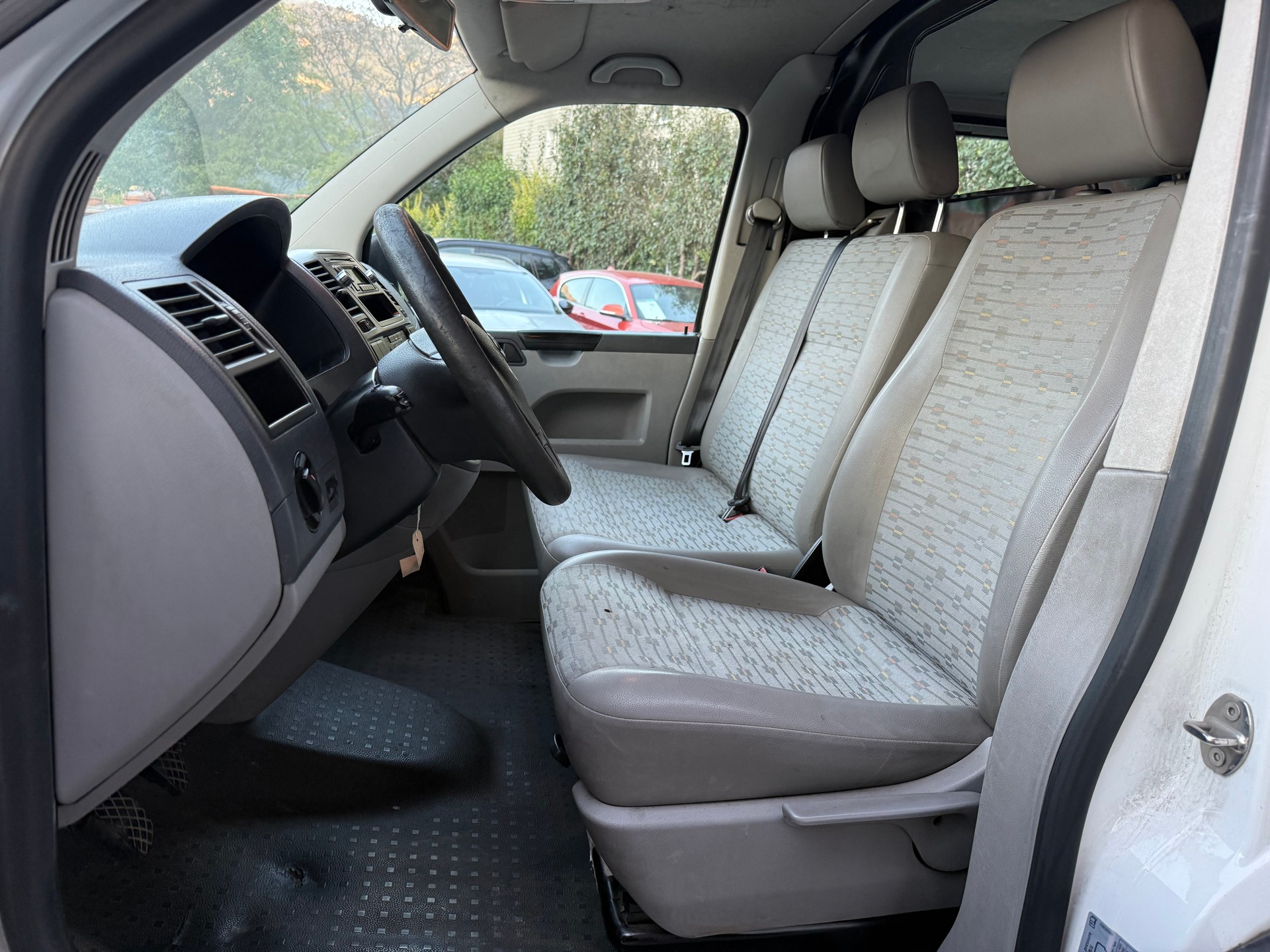 VW T5 2.0 TDI-image-12