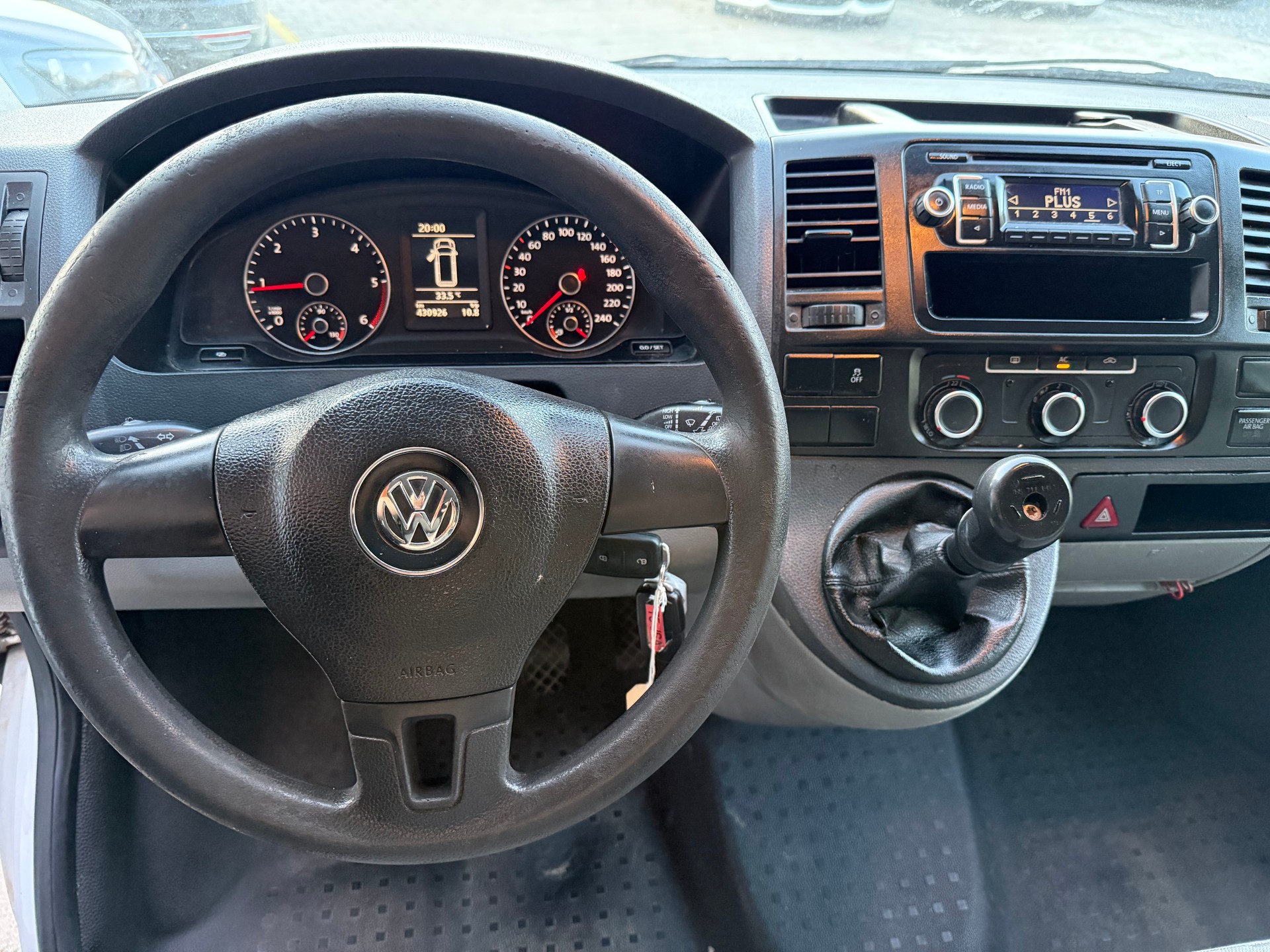 VW T5 2.0 TDI-image-14