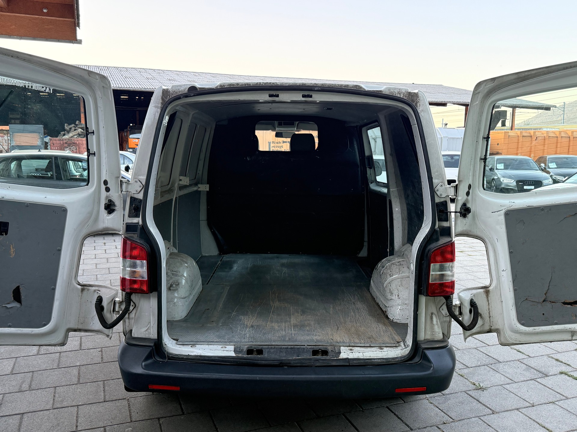 VW T5 2.0 TDI-image-5