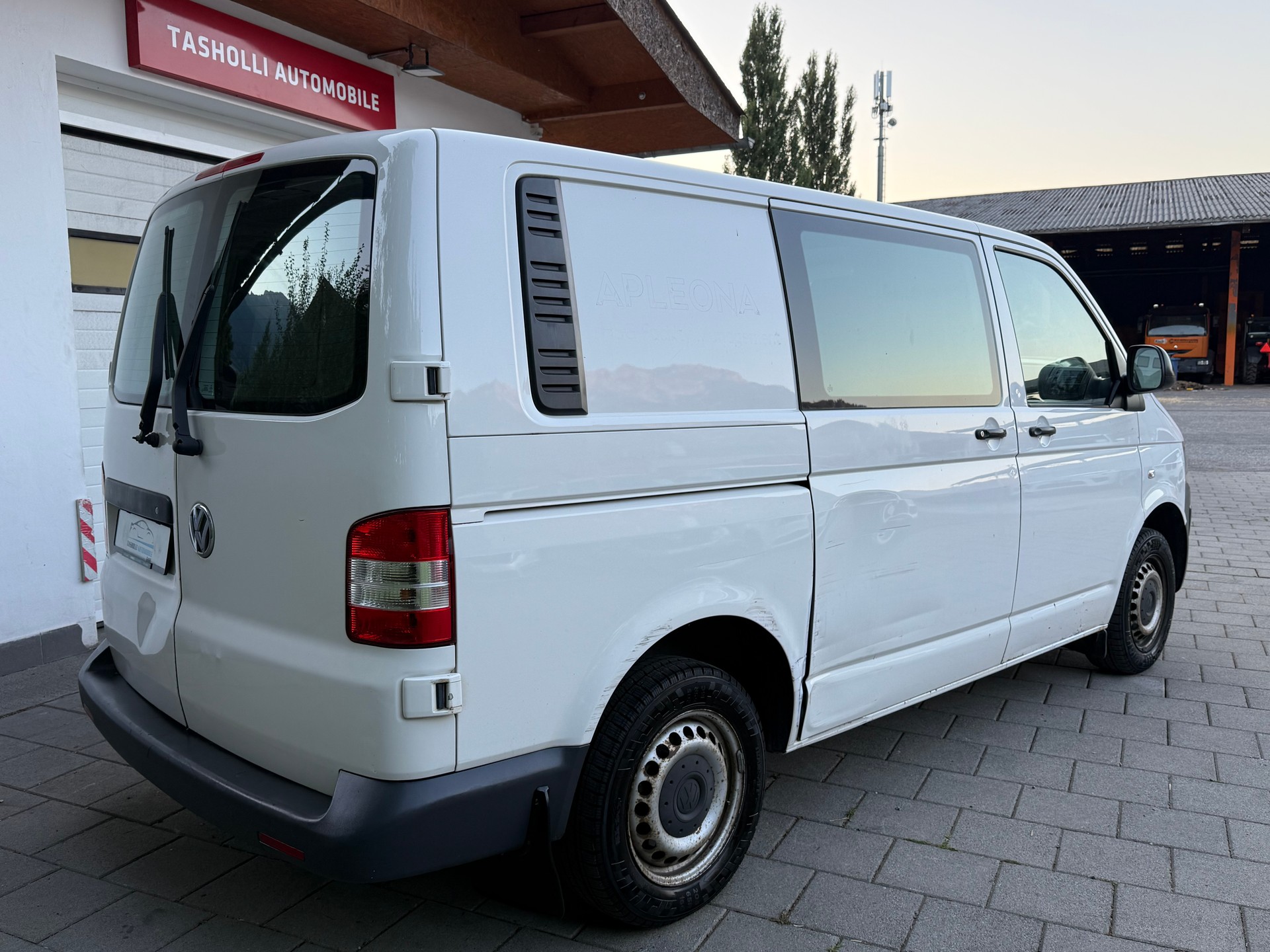 VW T5 2.0 TDI-image-6