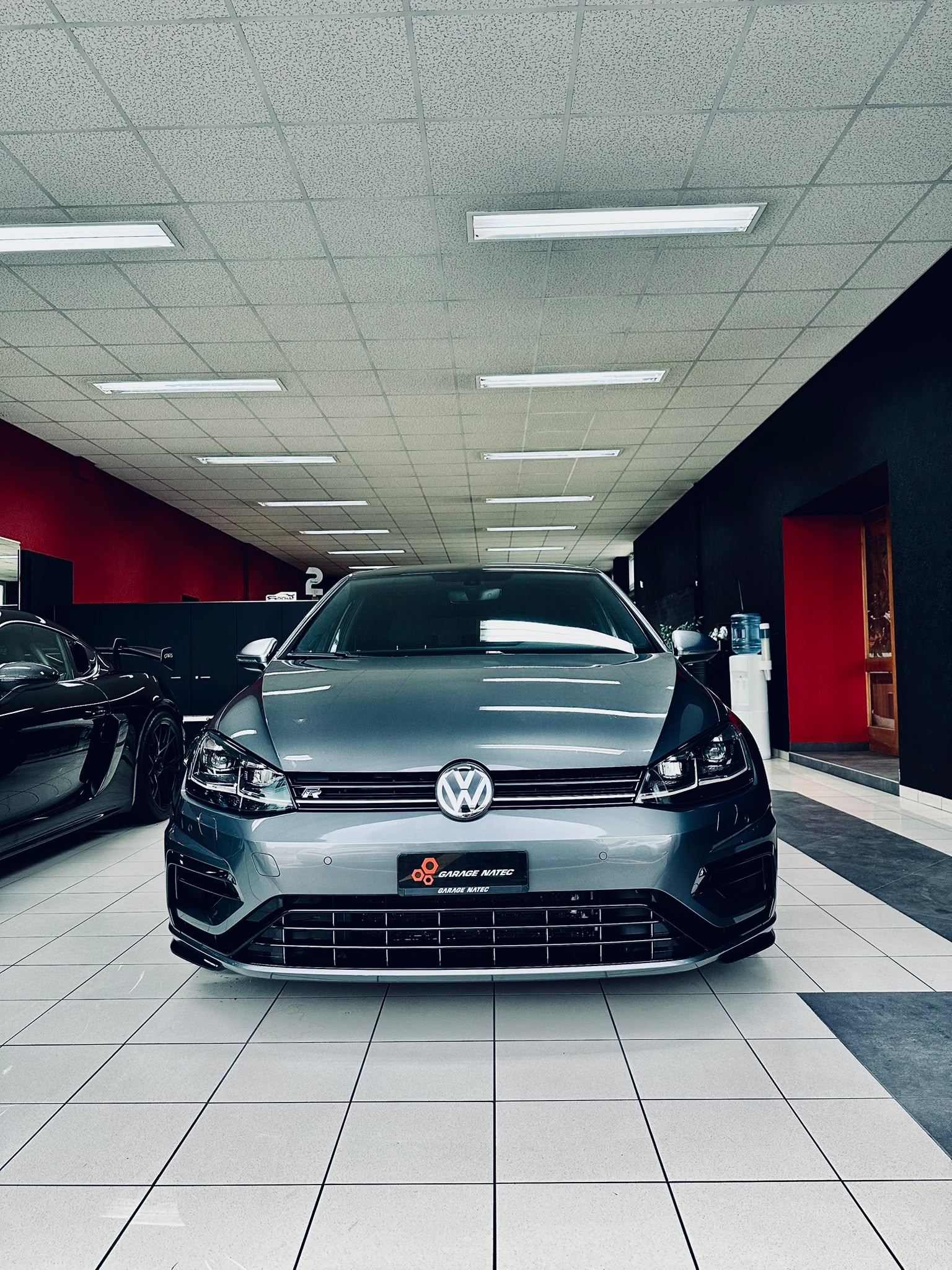 VW Golf 2.0 TSI R 4Motion-image-0