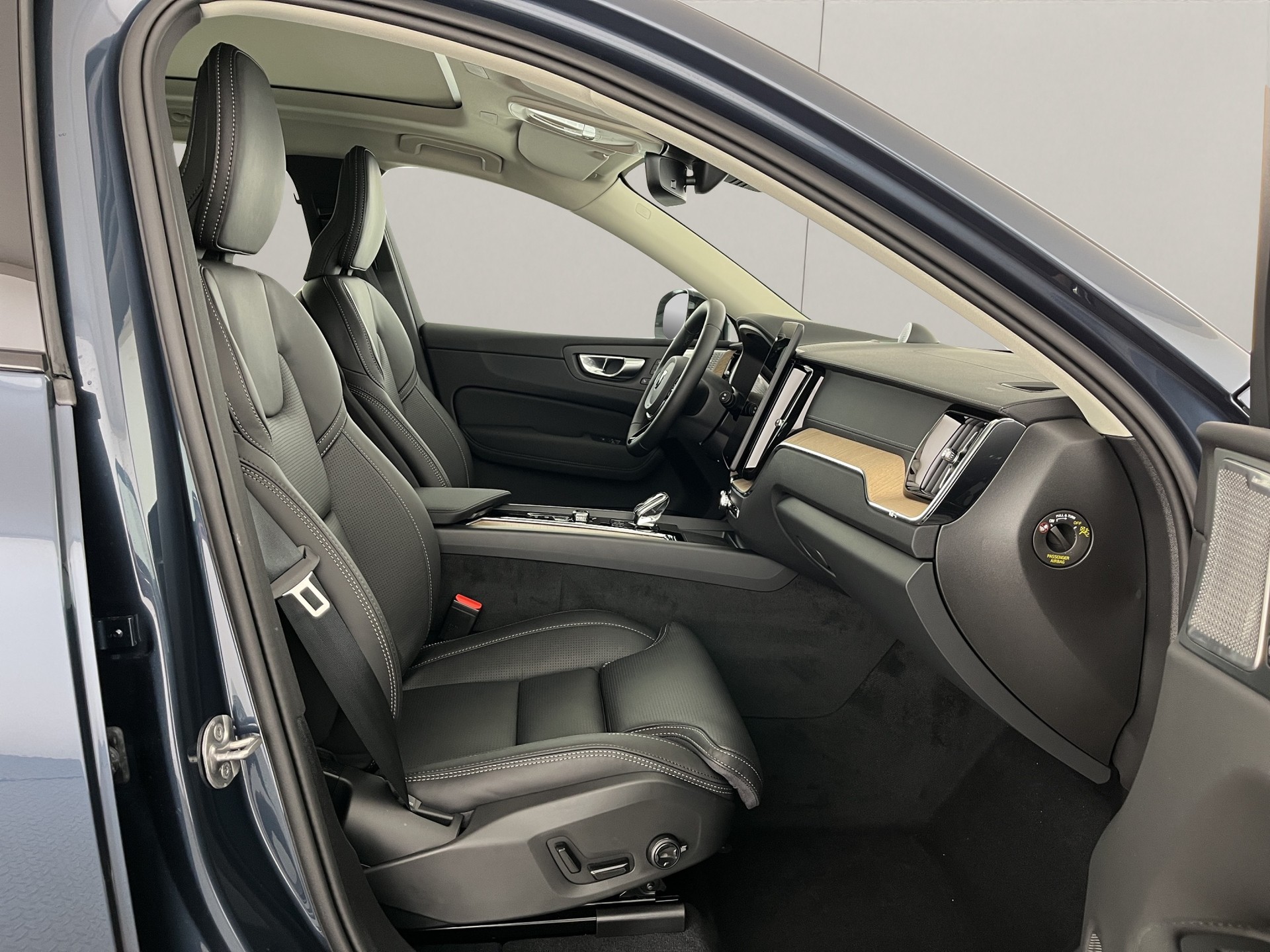 VOLVO XC60 2.0 T8 TE Ultra Dark eAWD-image-13