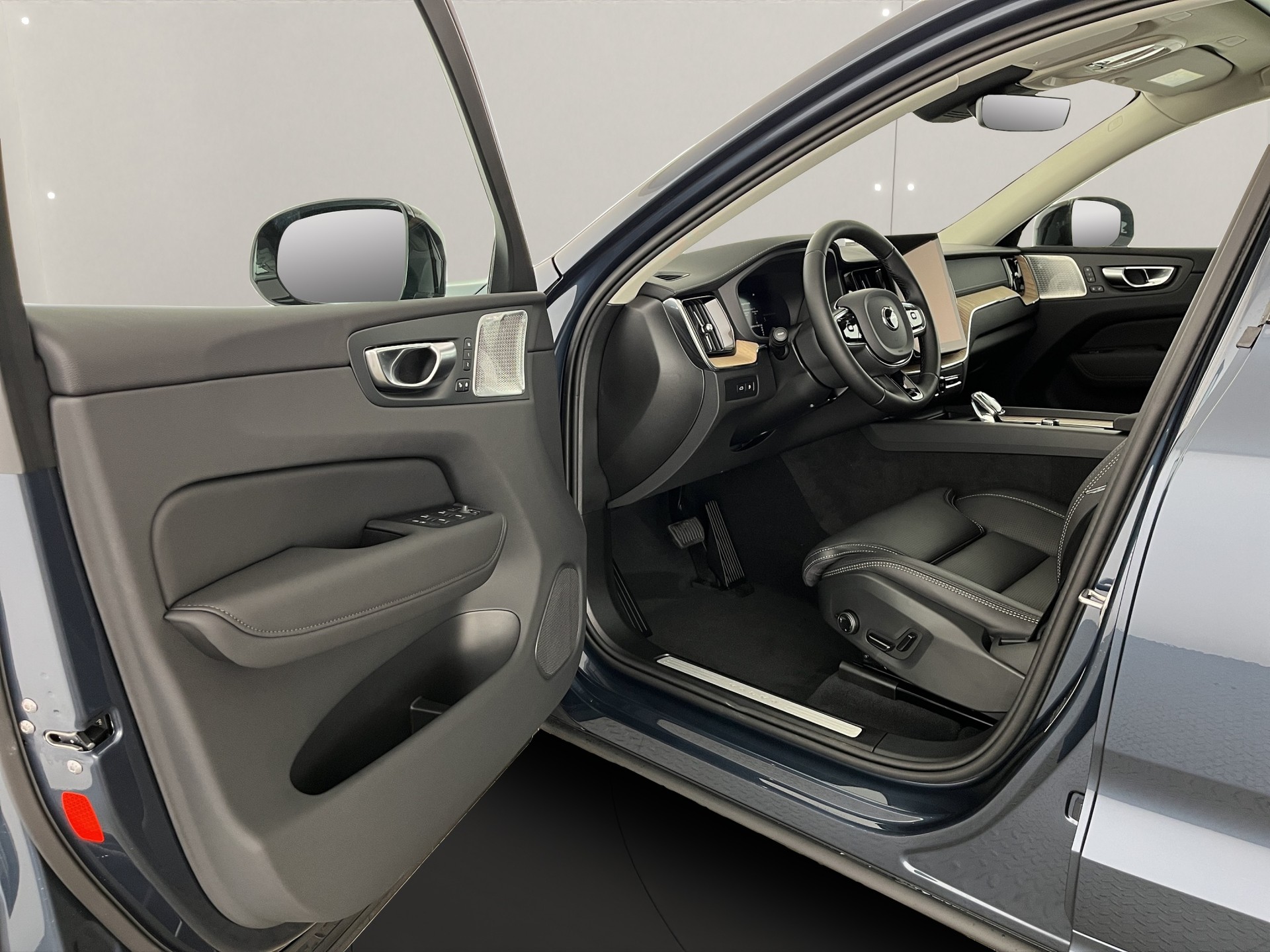 VOLVO XC60 2.0 T8 TE Ultra Dark eAWD-image-8