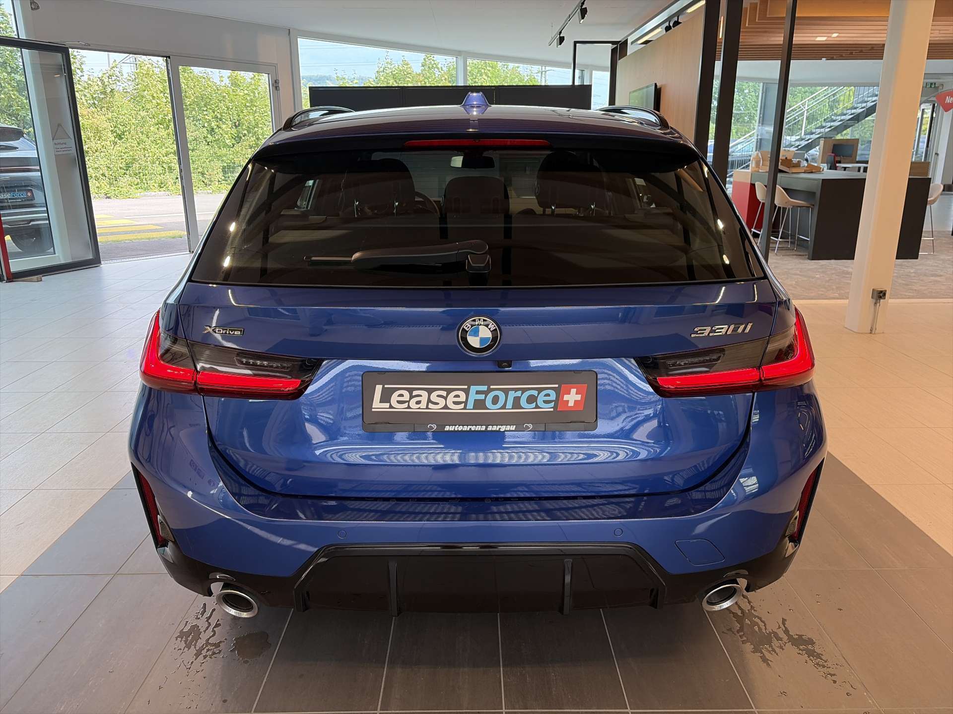 BMW 330i Touring xDrive M-Sport 245PS Steptronic Automat-image-12