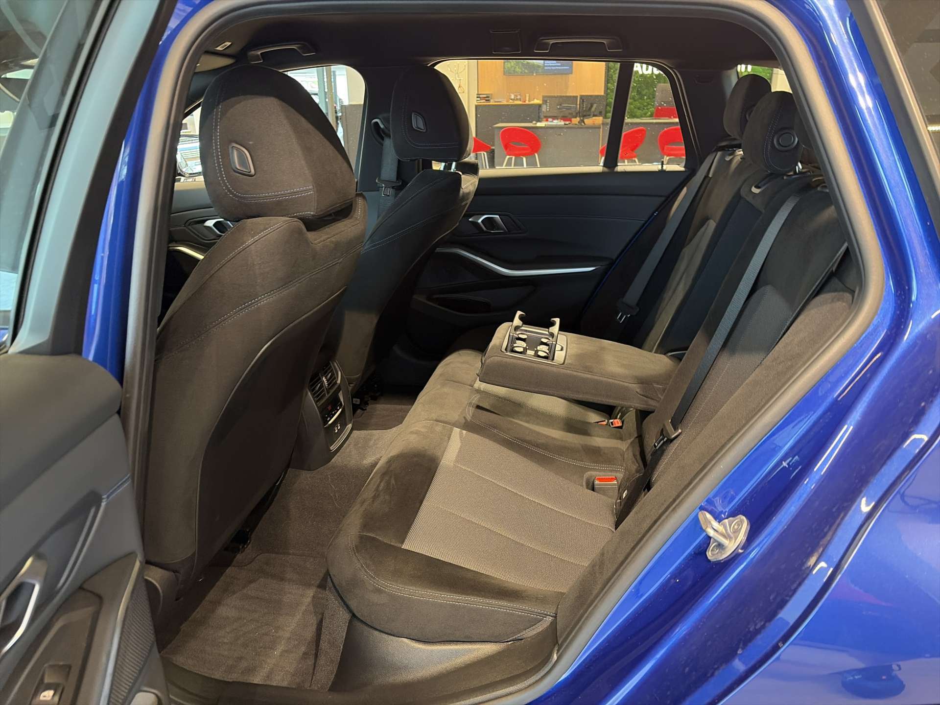 BMW 330i Touring xDrive M-Sport 245PS Steptronic Automat-image-6