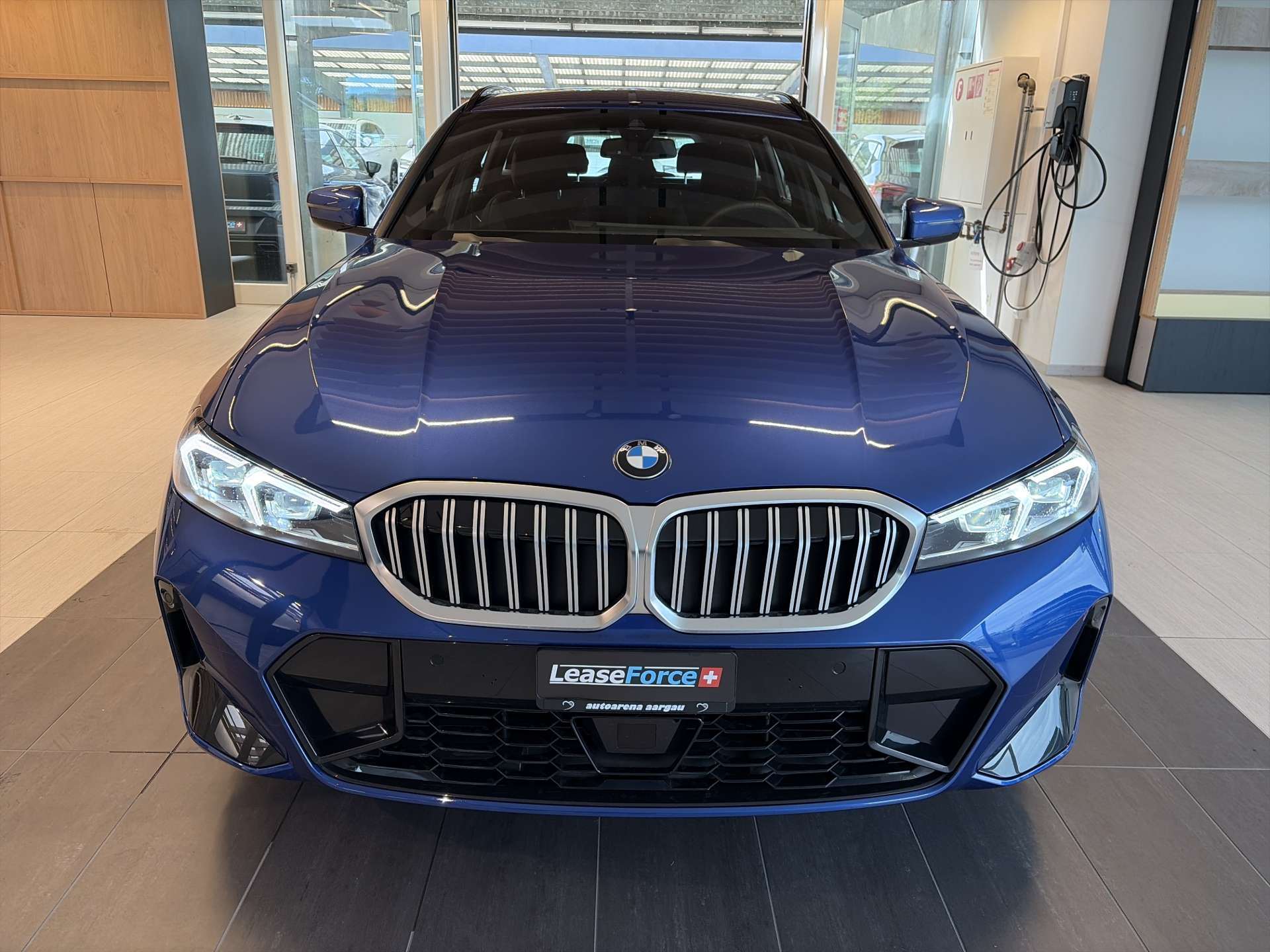 BMW 330i Touring xDrive M-Sport 245PS Steptronic Automat-image-10